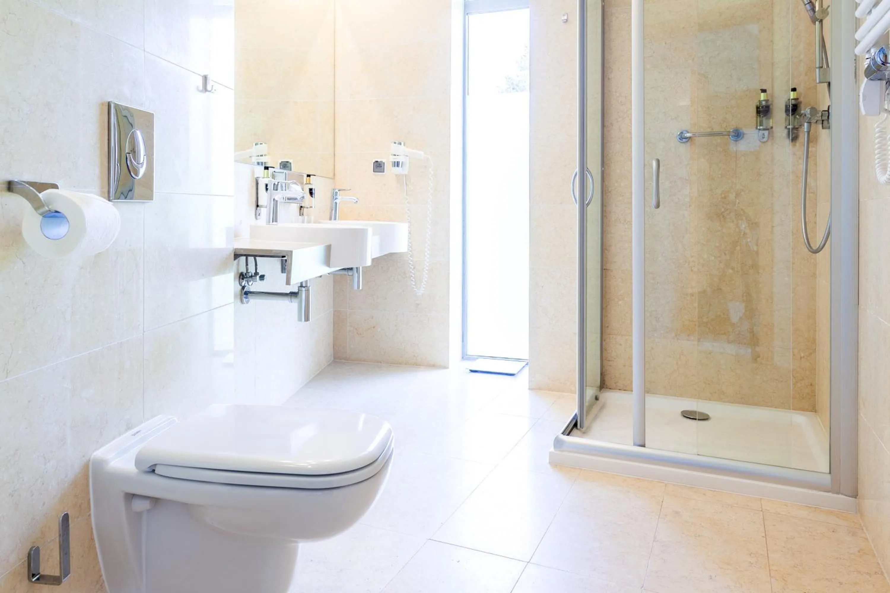 Shower in Diune Hotel by Zdrojowa