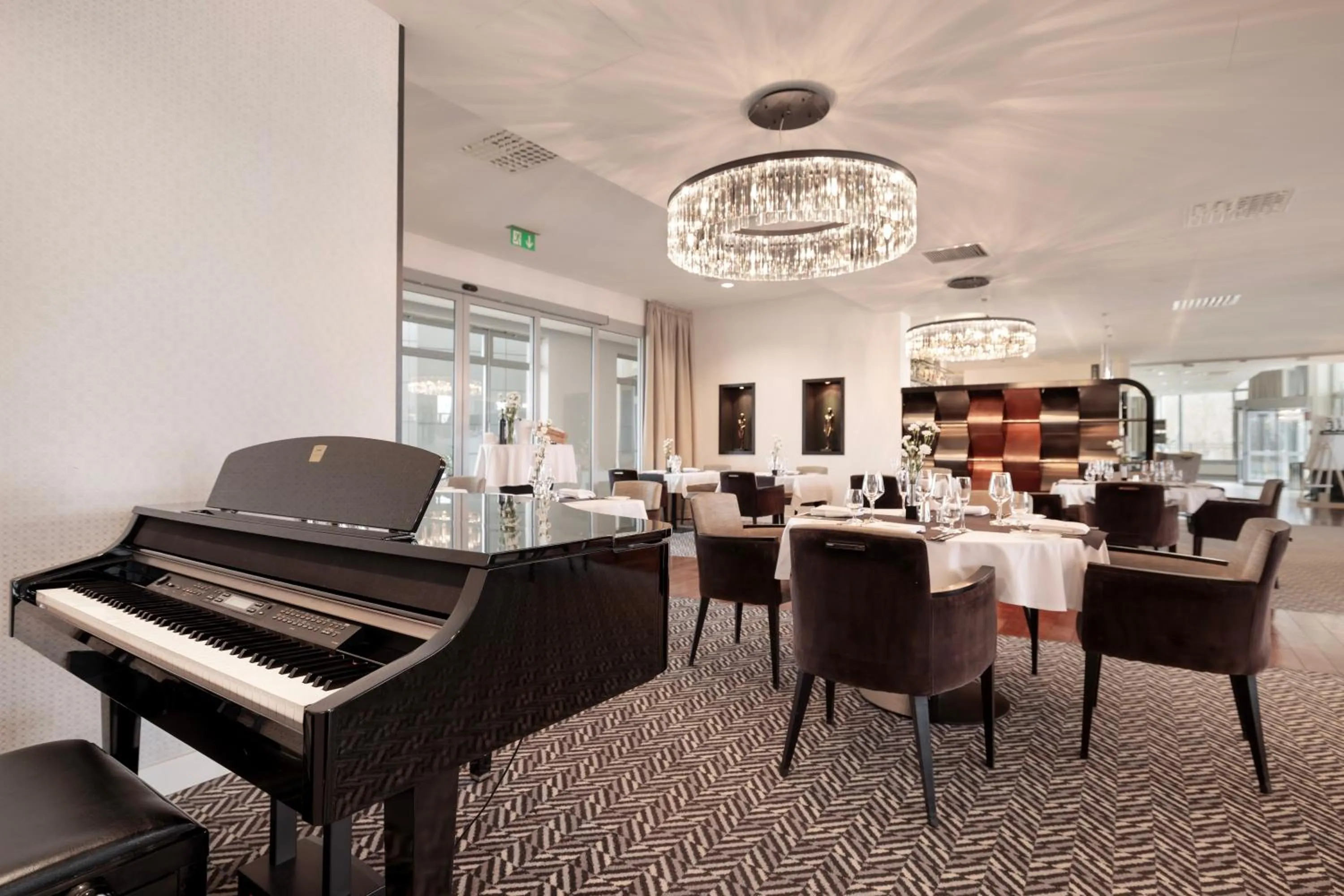 Restaurant/places to eat in Diune Hotel by Zdrojowa