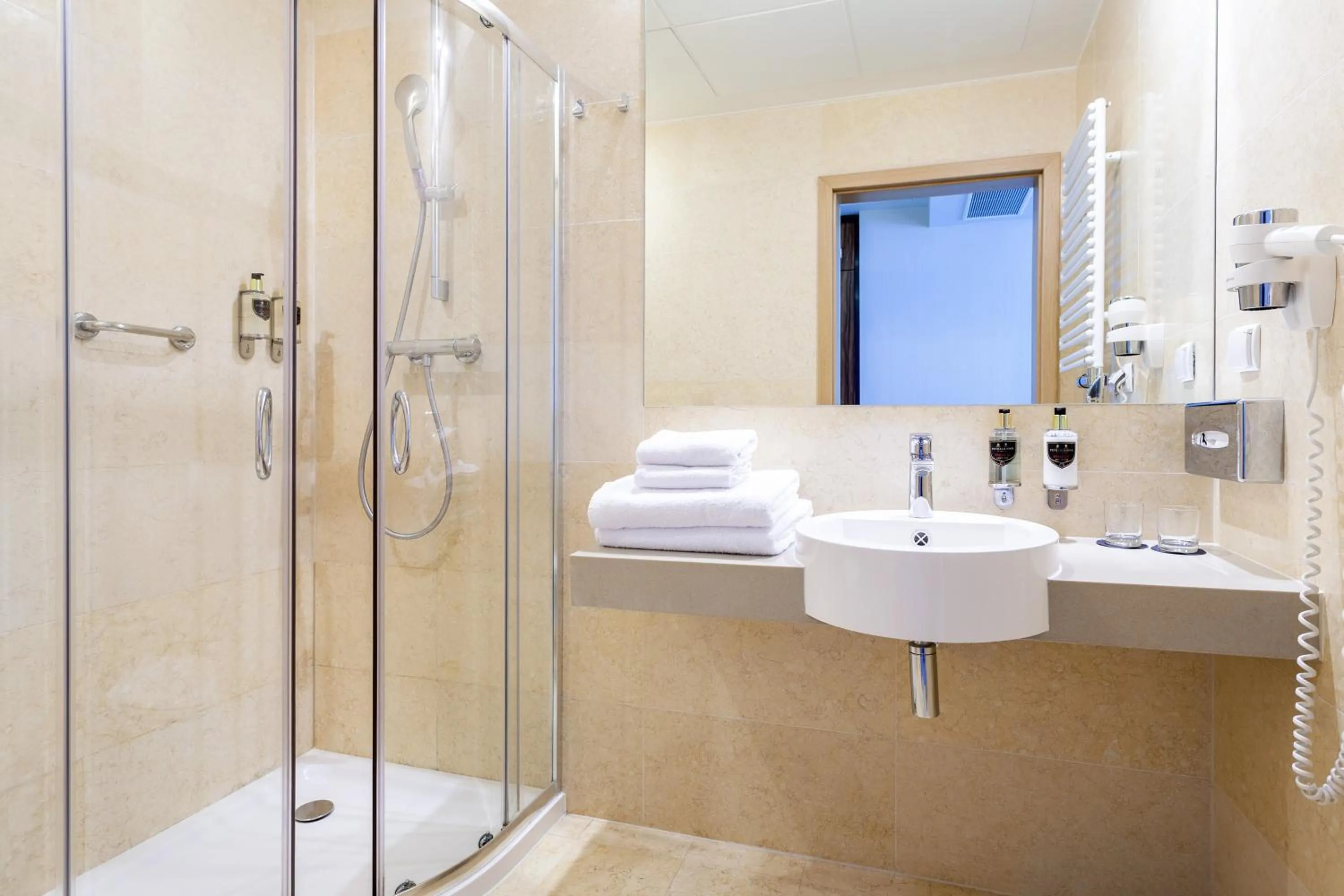 Shower in Diune Hotel by Zdrojowa