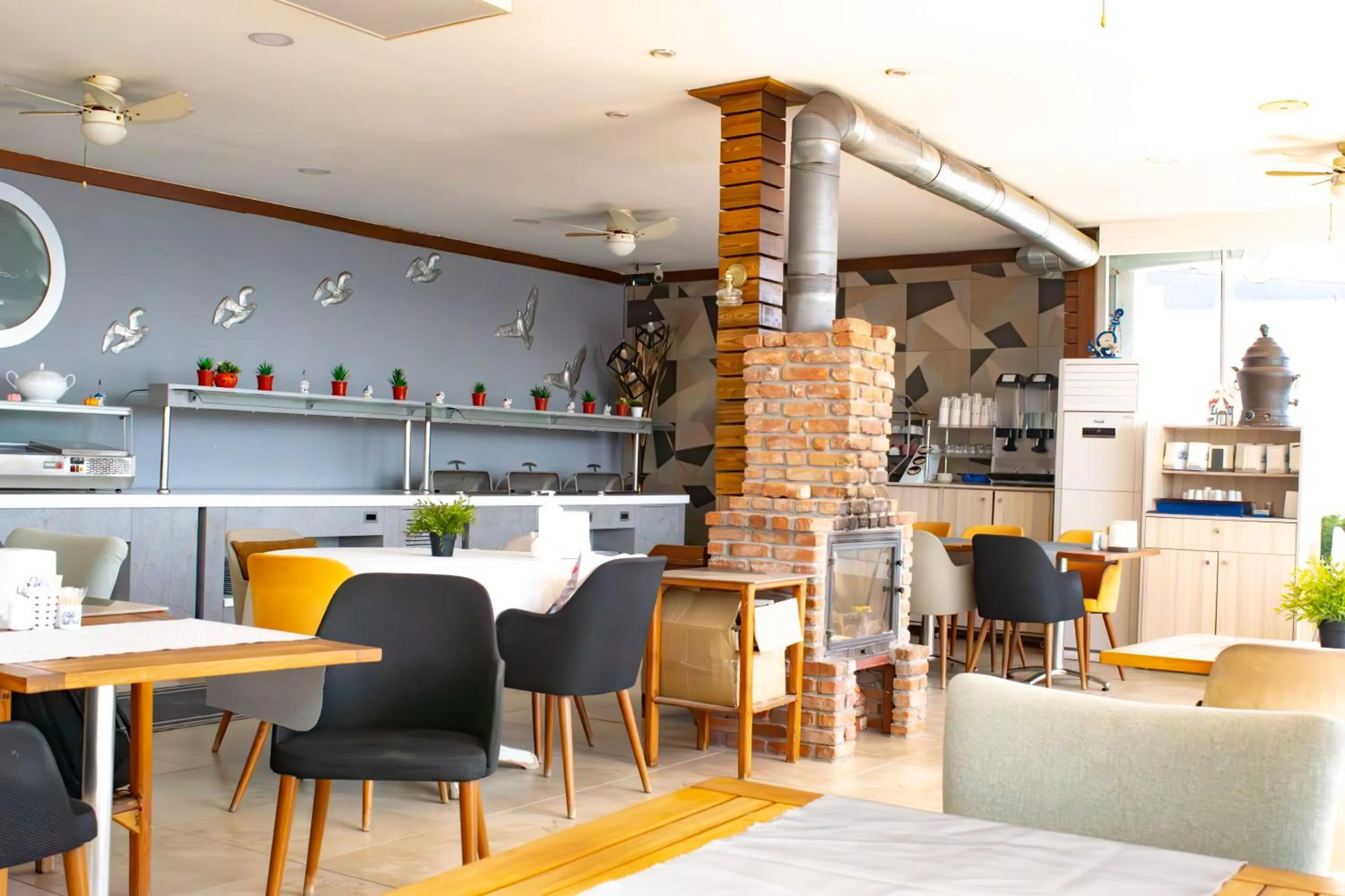 Restaurant/places to eat in Akkan Beach Hotel