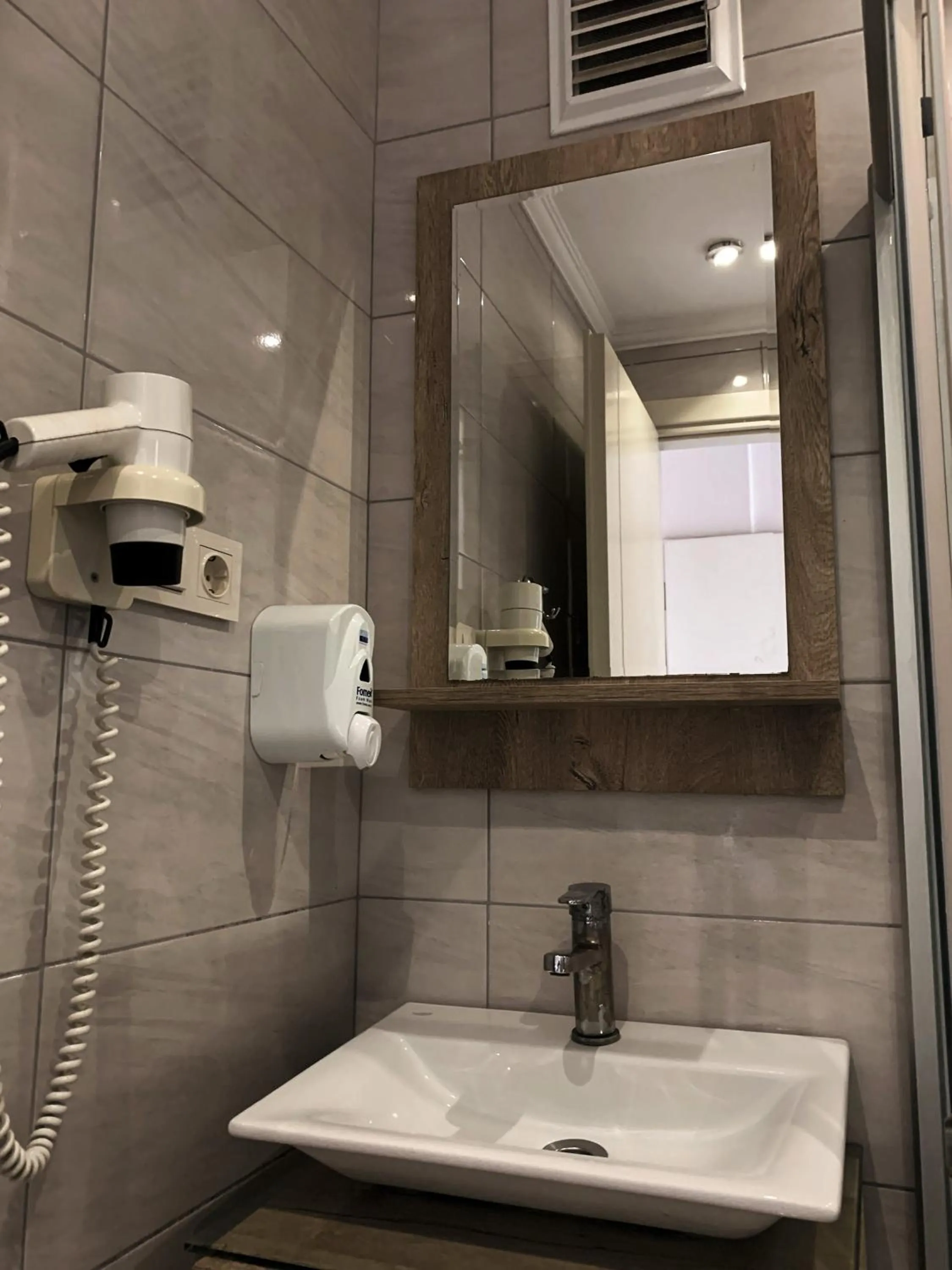 Shower in Akkan Beach Hotel