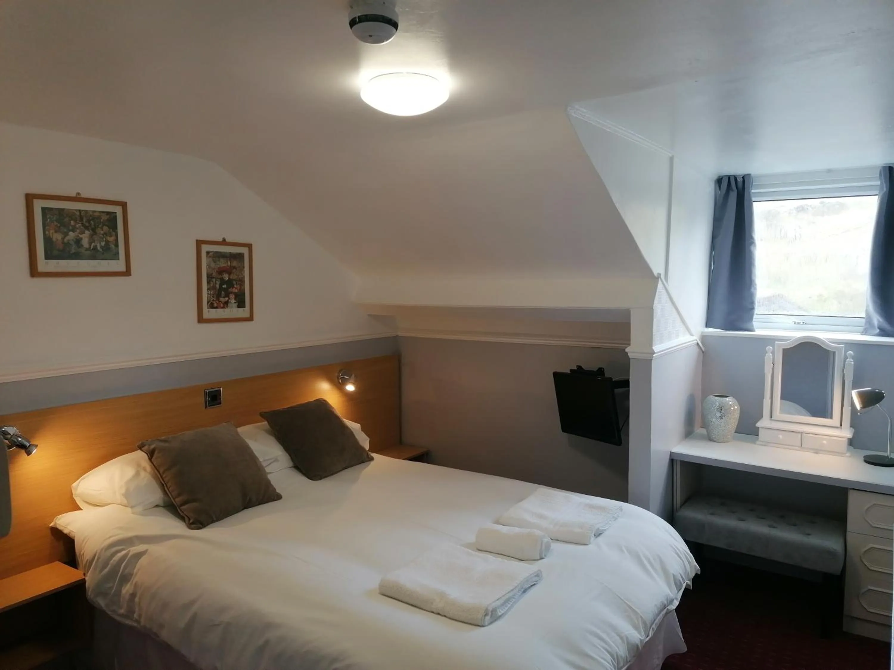 Bedroom, Bed in The George Borrow Hotel