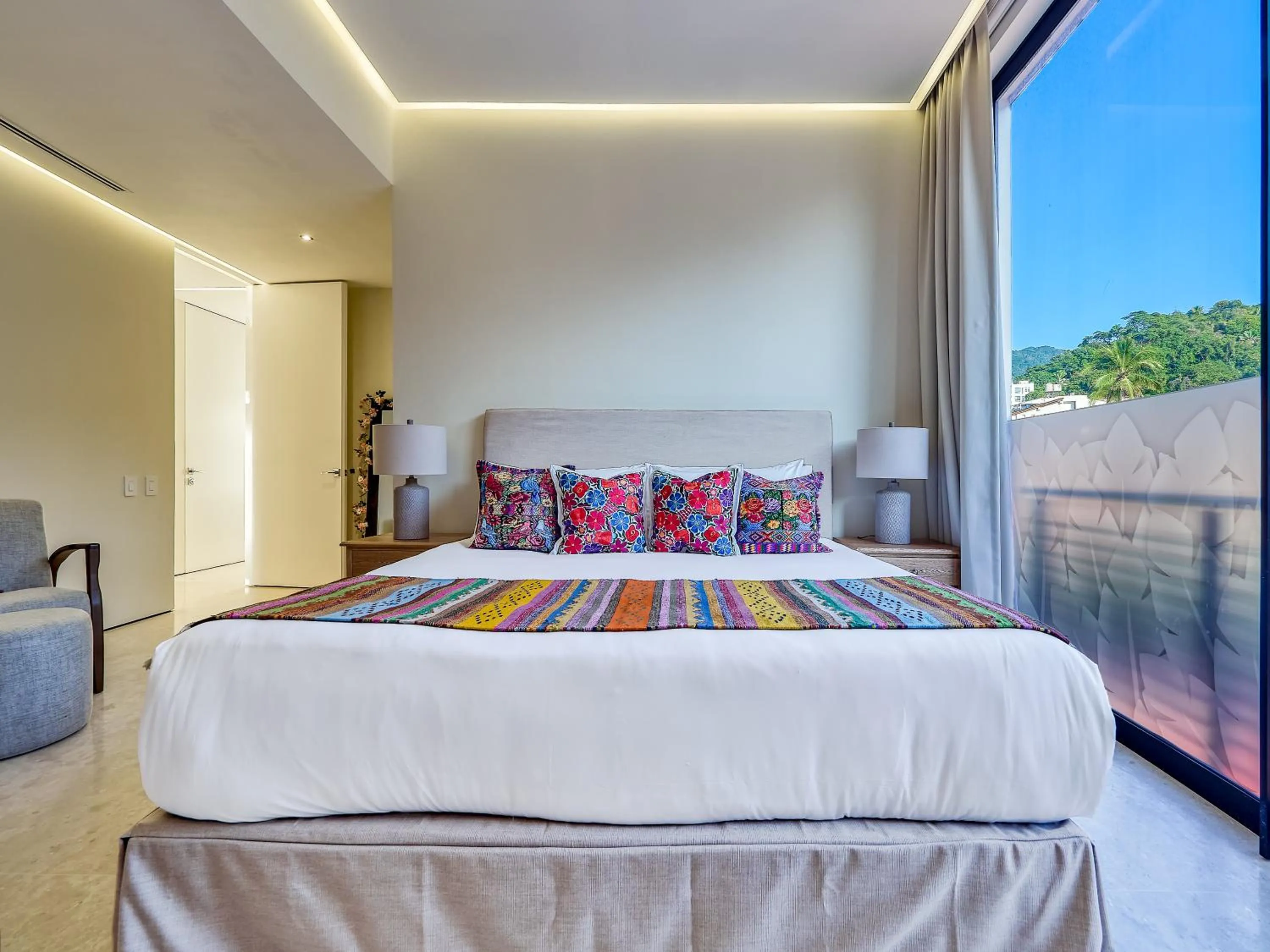 Photo of the whole room, Bed in Maxwell Collection Romantic Zone