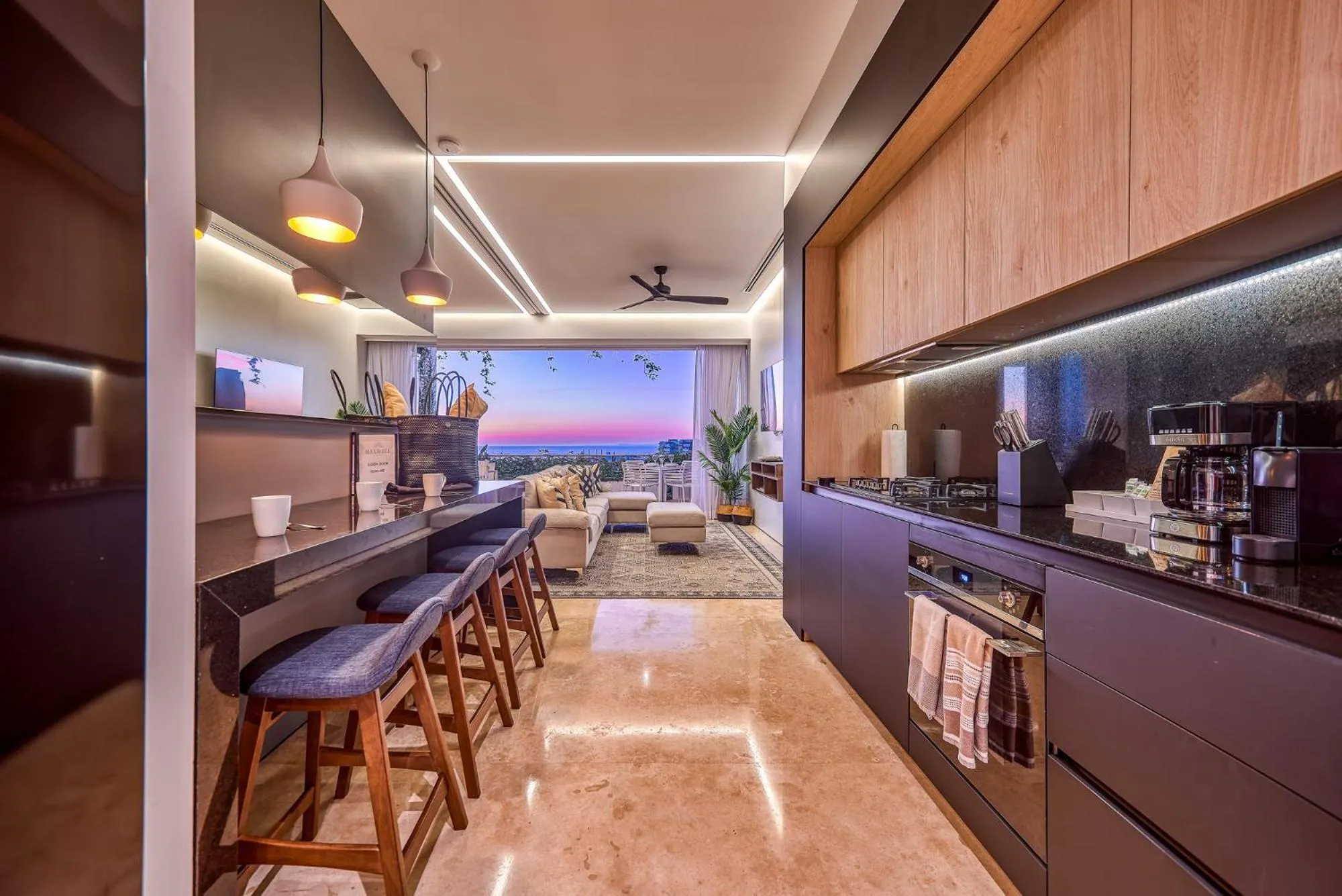 Kitchen or kitchenette in Maxwell Collection Romantic Zone