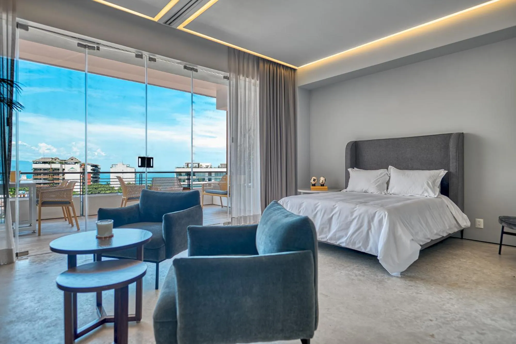 Photo of the whole room, Bed in Maxwell Collection Romantic Zone