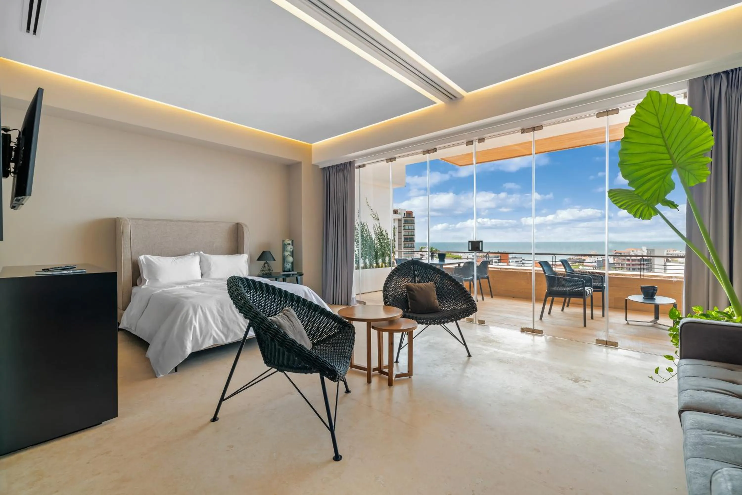 Photo of the whole room, Bed in Maxwell Collection Romantic Zone