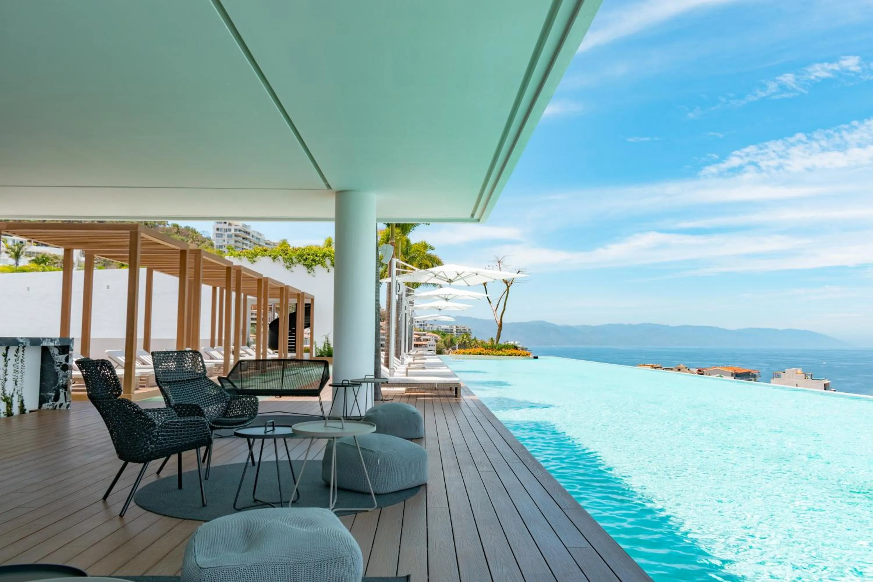 Swimming pool in Maxwell Collection Romantic Zone