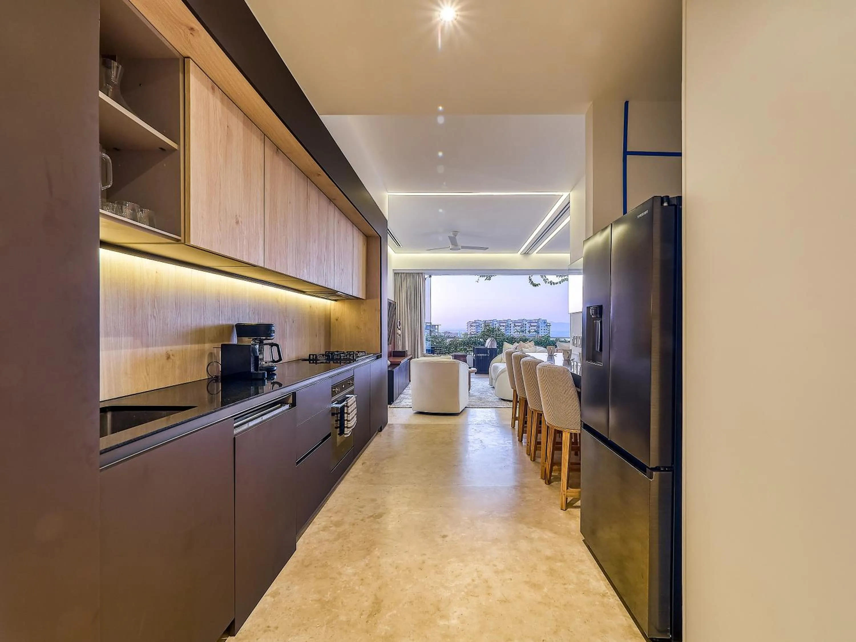 Kitchen or kitchenette in Maxwell Collection Romantic Zone