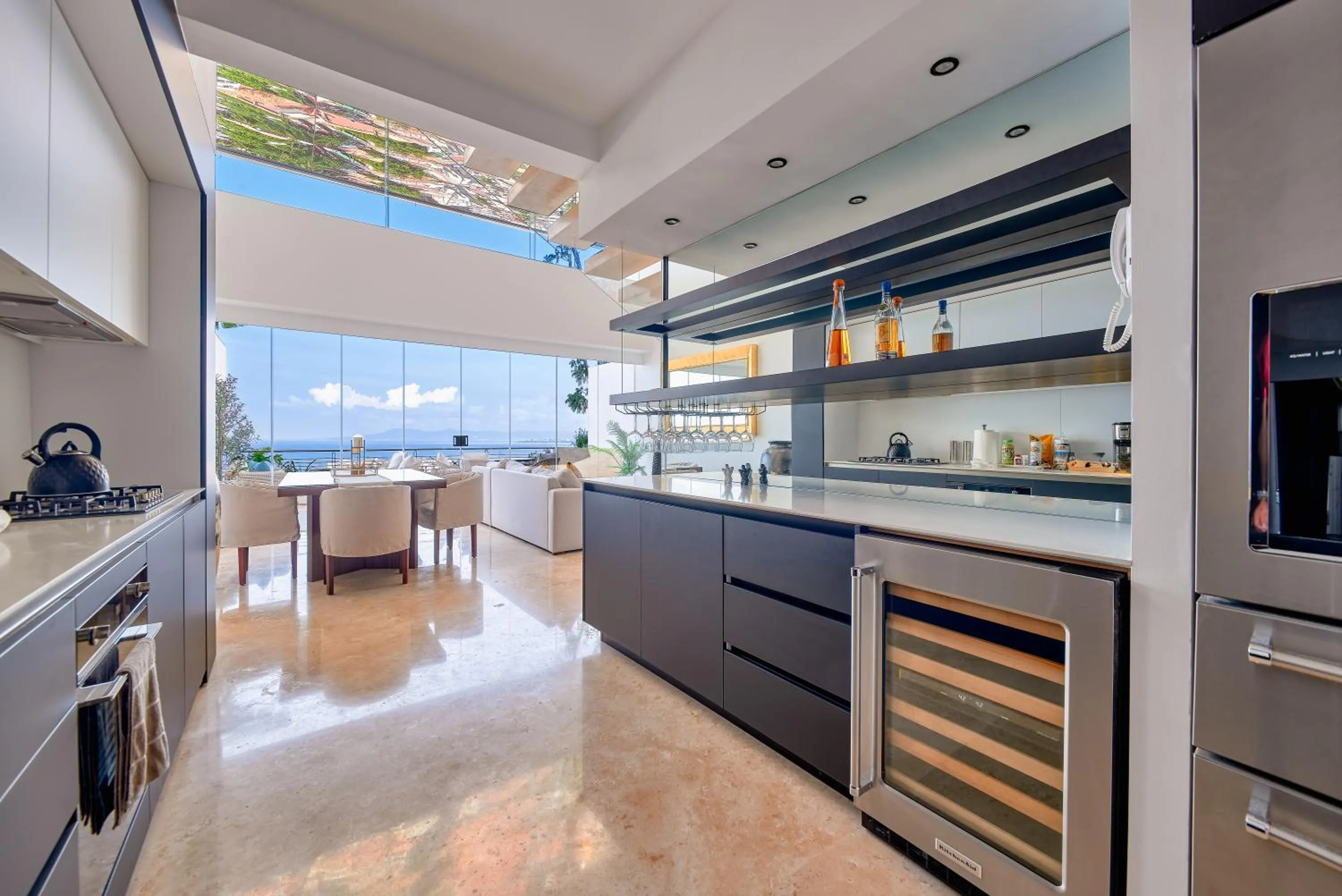 Kitchen or kitchenette in Maxwell Collection Romantic Zone