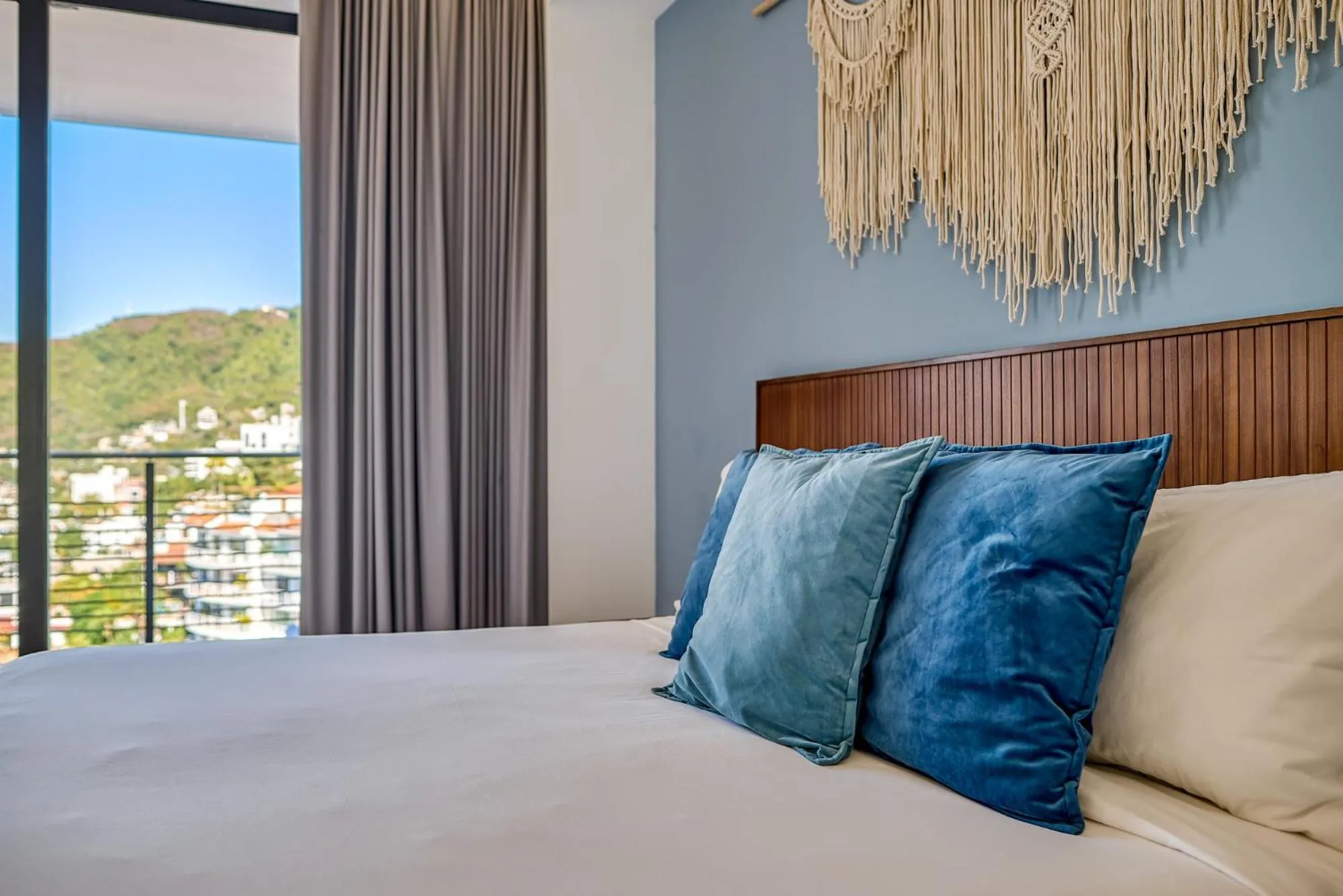 Photo of the whole room, Bed in Maxwell Collection Romantic Zone