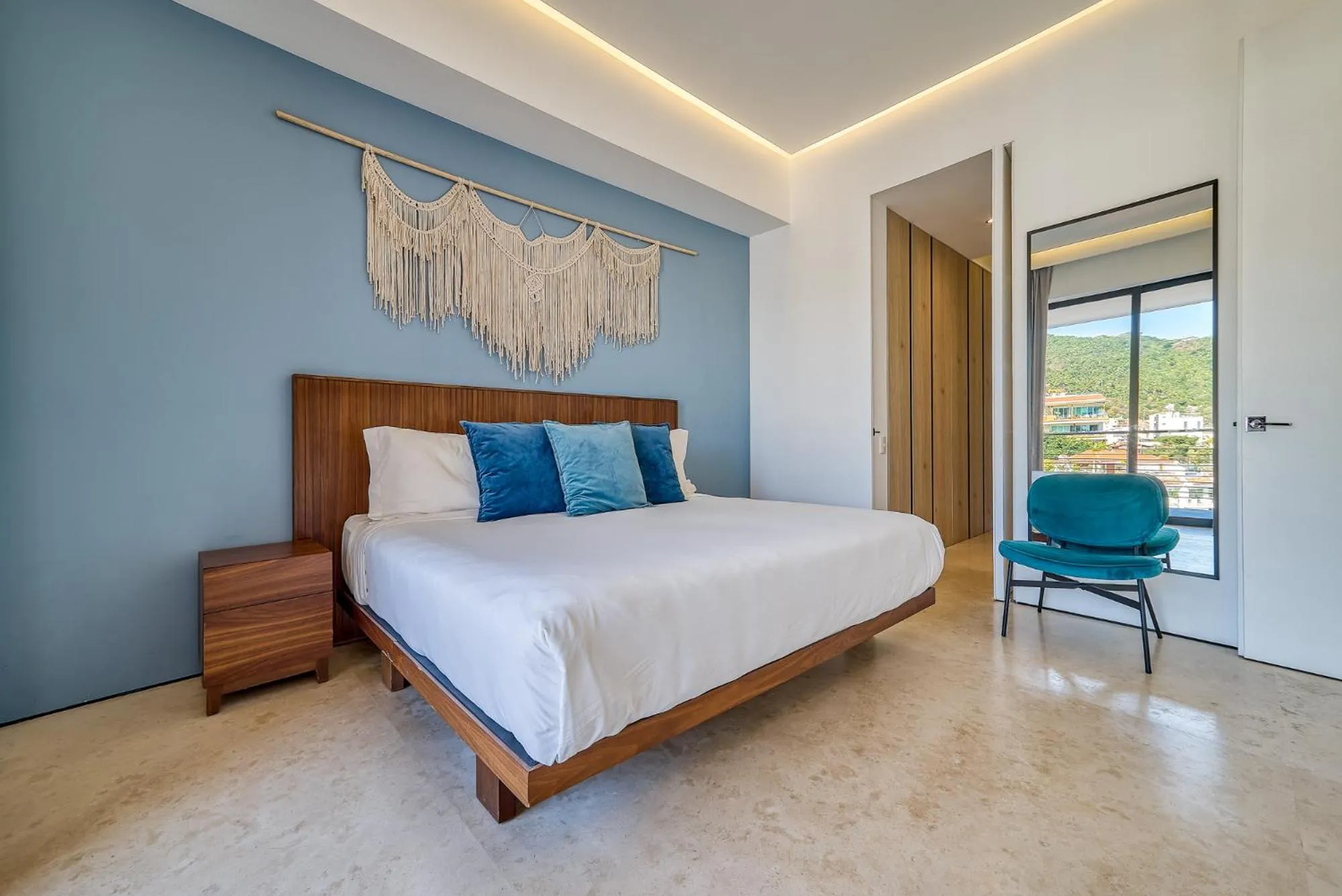 Photo of the whole room, Bed in Maxwell Collection Romantic Zone