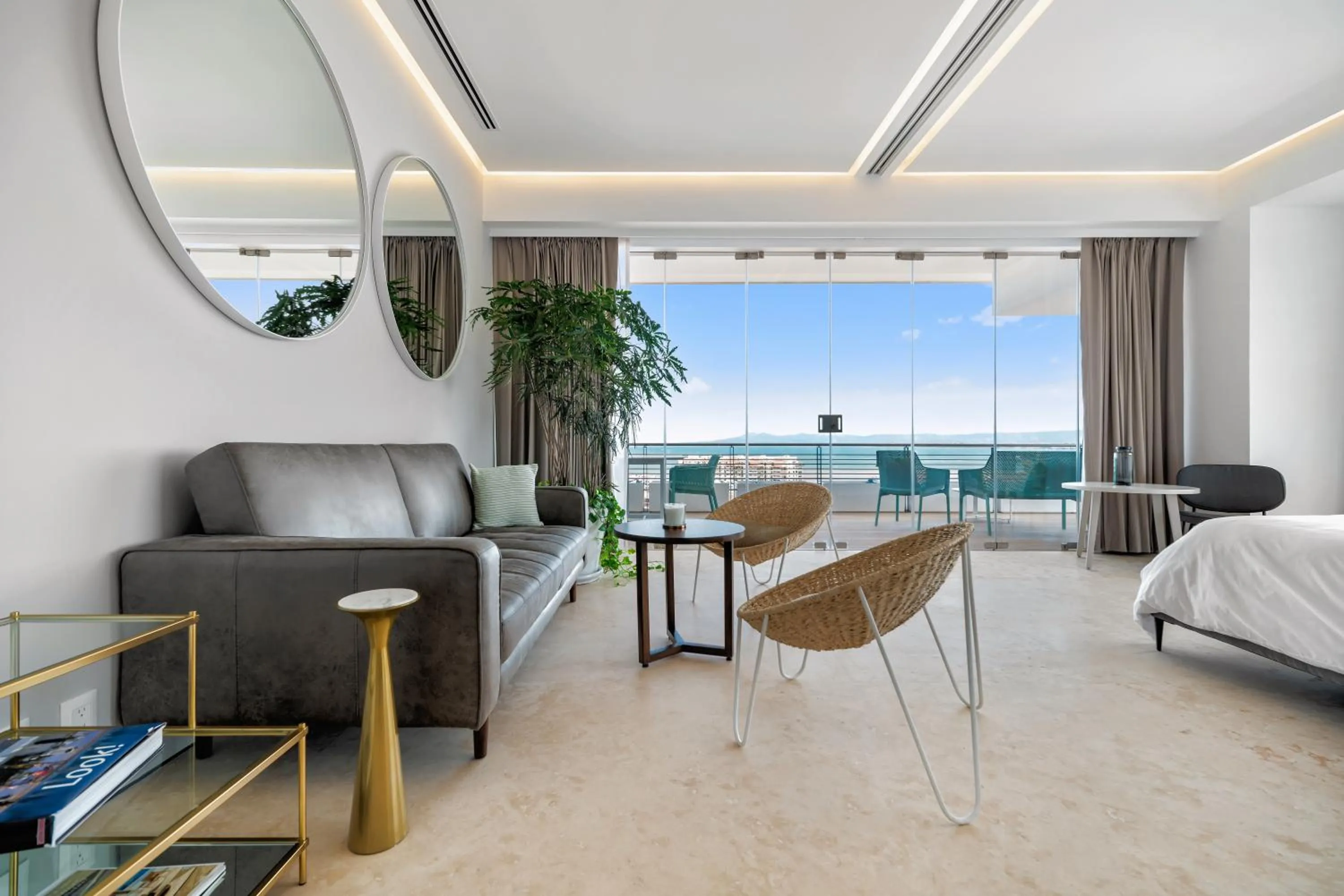 Living room, Bed in Maxwell Collection Romantic Zone