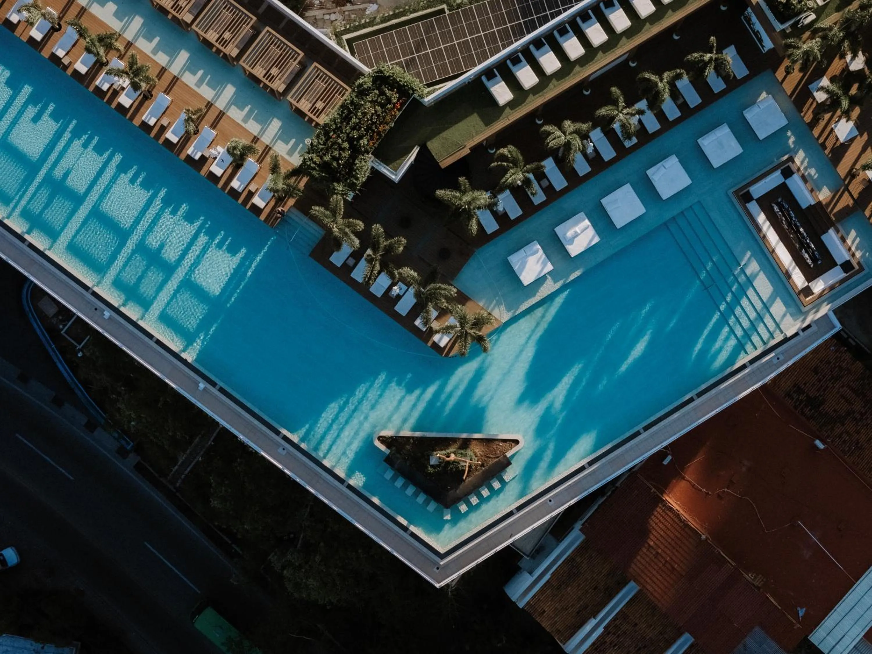 Swimming pool in Maxwell Collection Romantic Zone