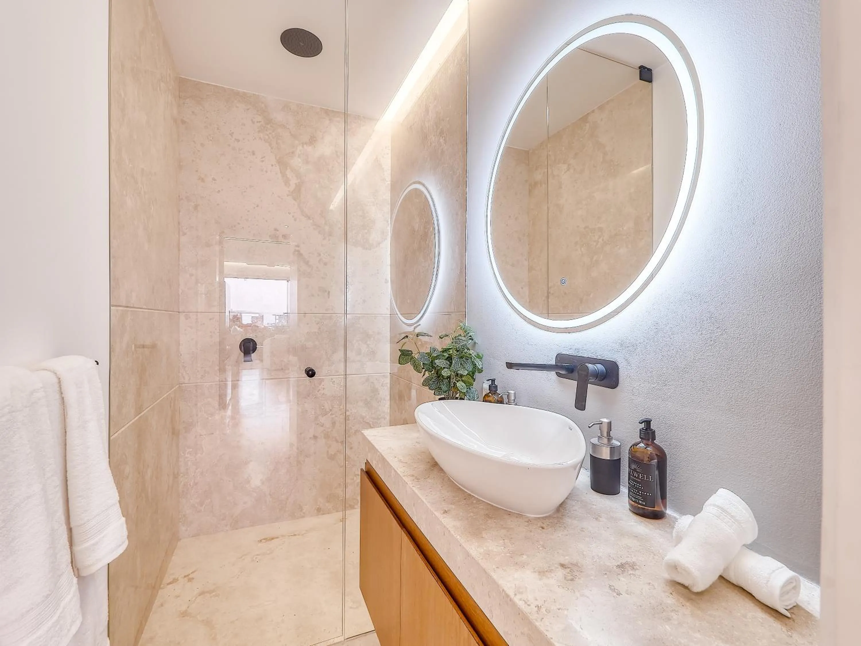 Bathroom in Maxwell Collection Romantic Zone