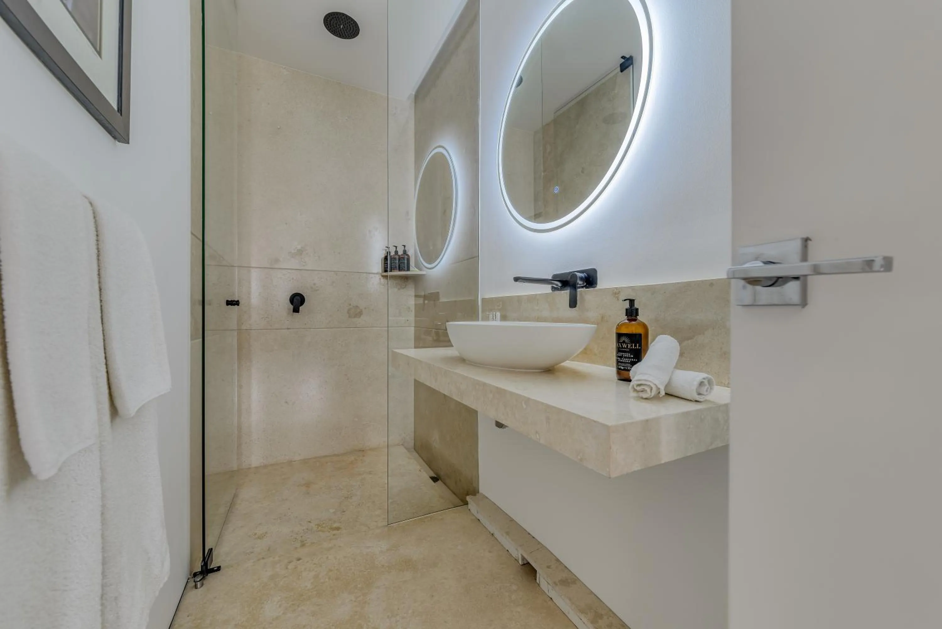 Bathroom in Maxwell Collection Romantic Zone