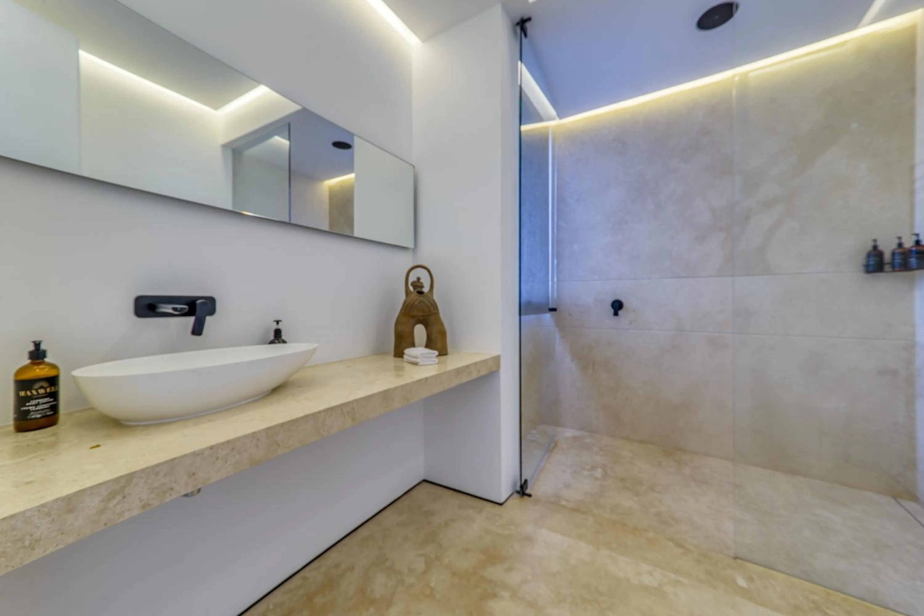 Bathroom in Maxwell Collection Romantic Zone