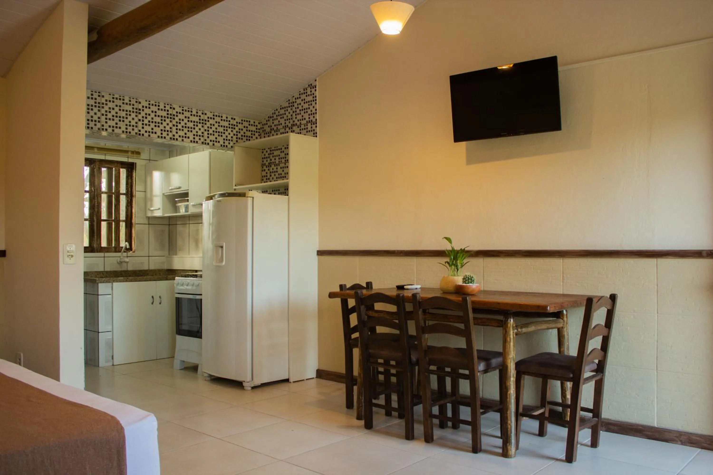 Communal lounge/ TV room in Pousada Xaxá