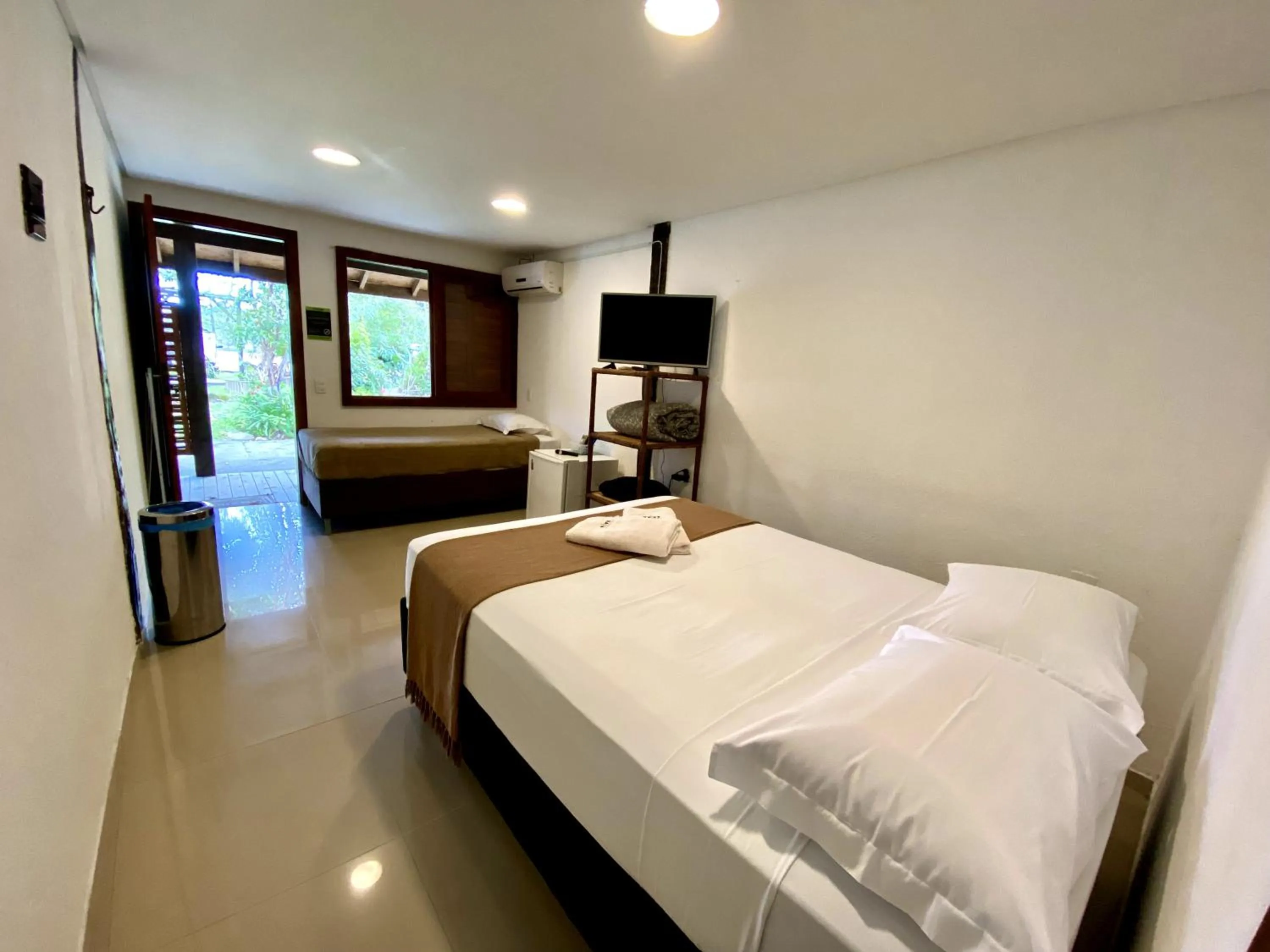 Photo of the whole room, Bed in Pousada Xaxá