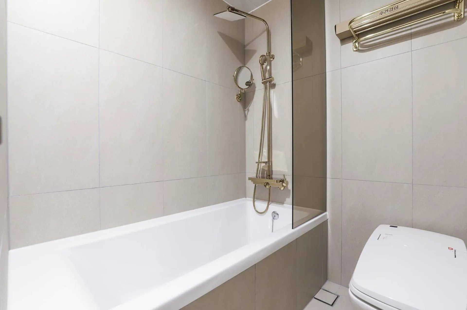Shower in Wonju Brown Dot Hotel Corporate city