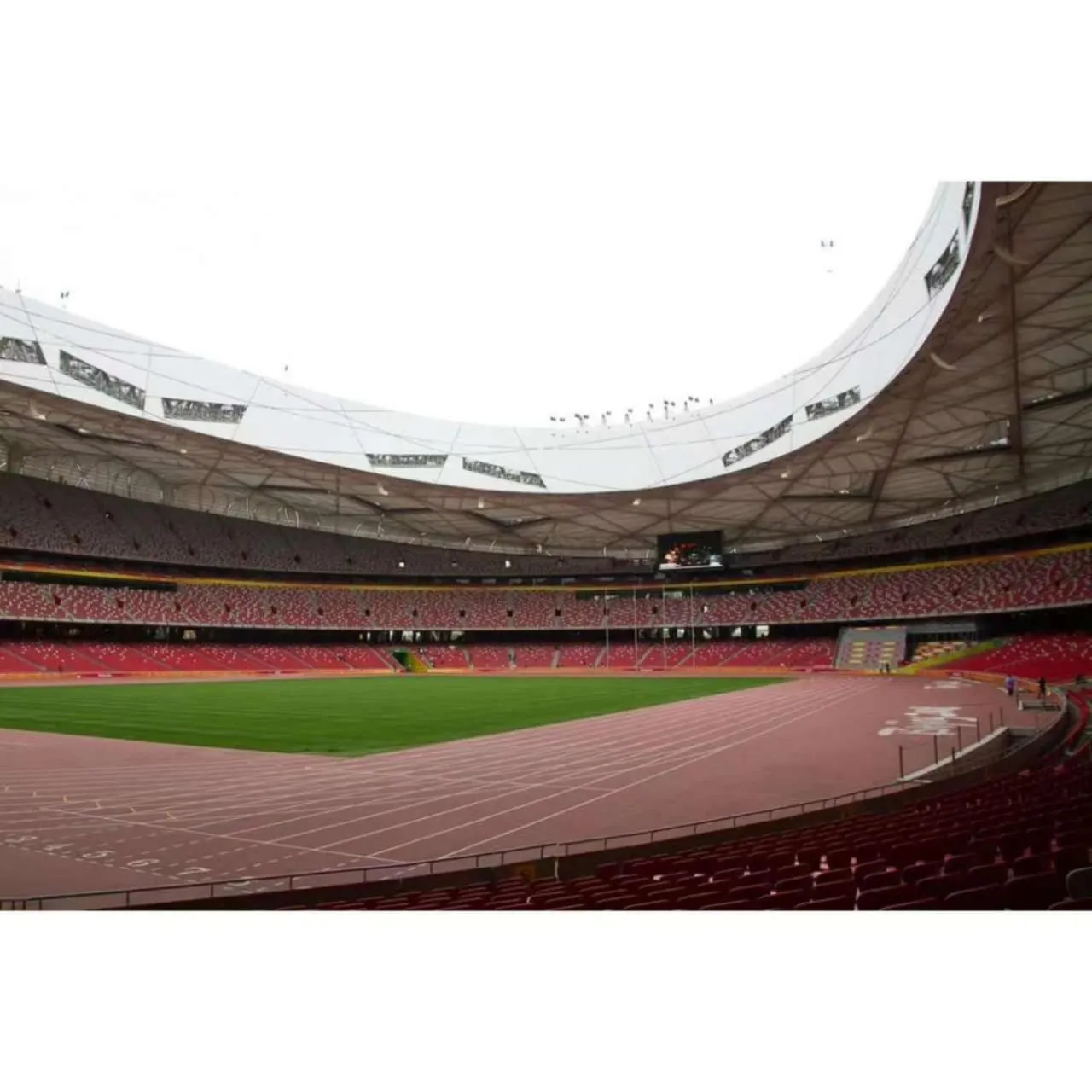 Evening entertainment in Nostalgia S Hotel Beijing National Convention Center