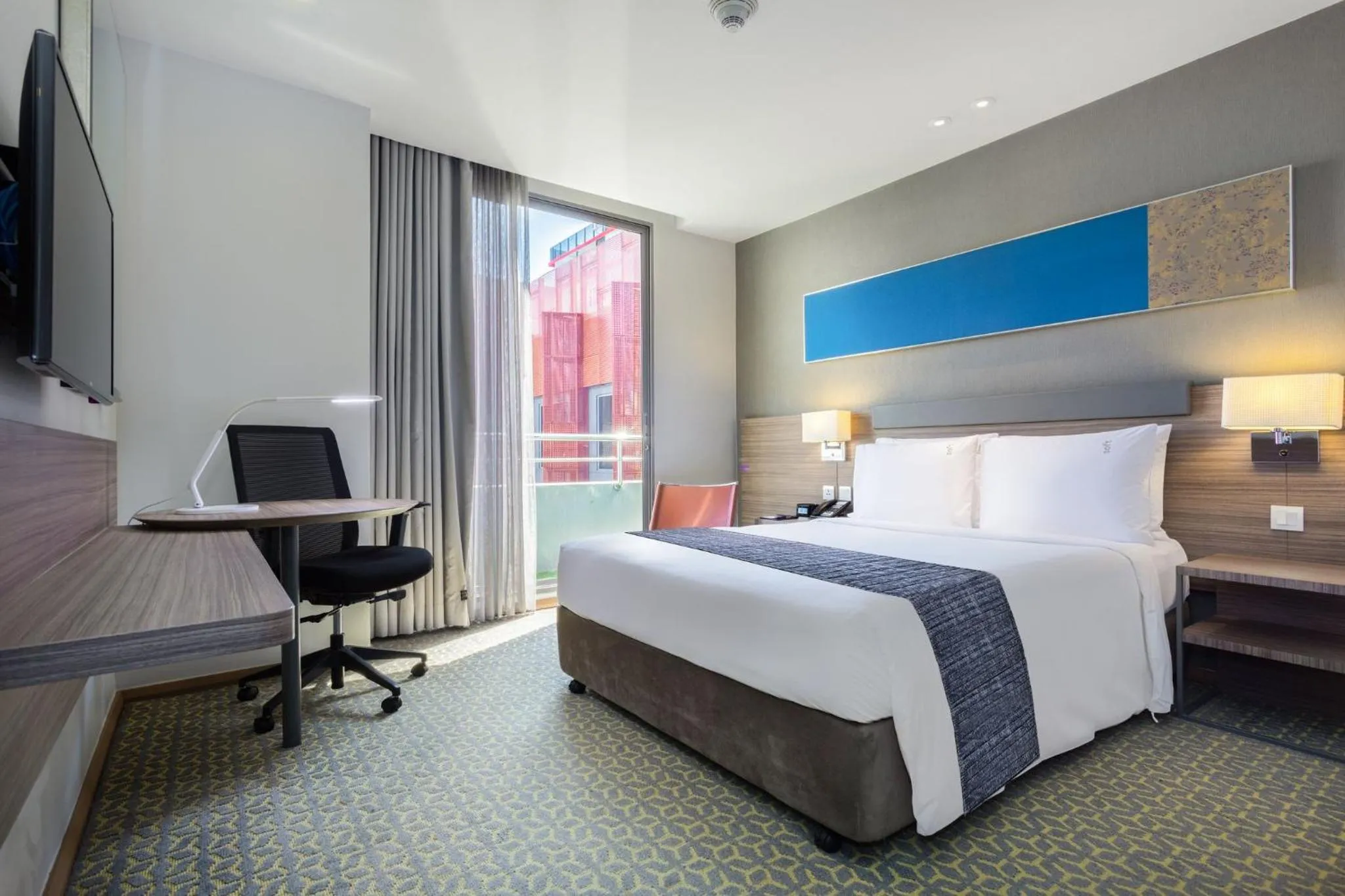 Photo of the whole room, Bed in Holiday Inn Express Bangkok Sathorn by IHG