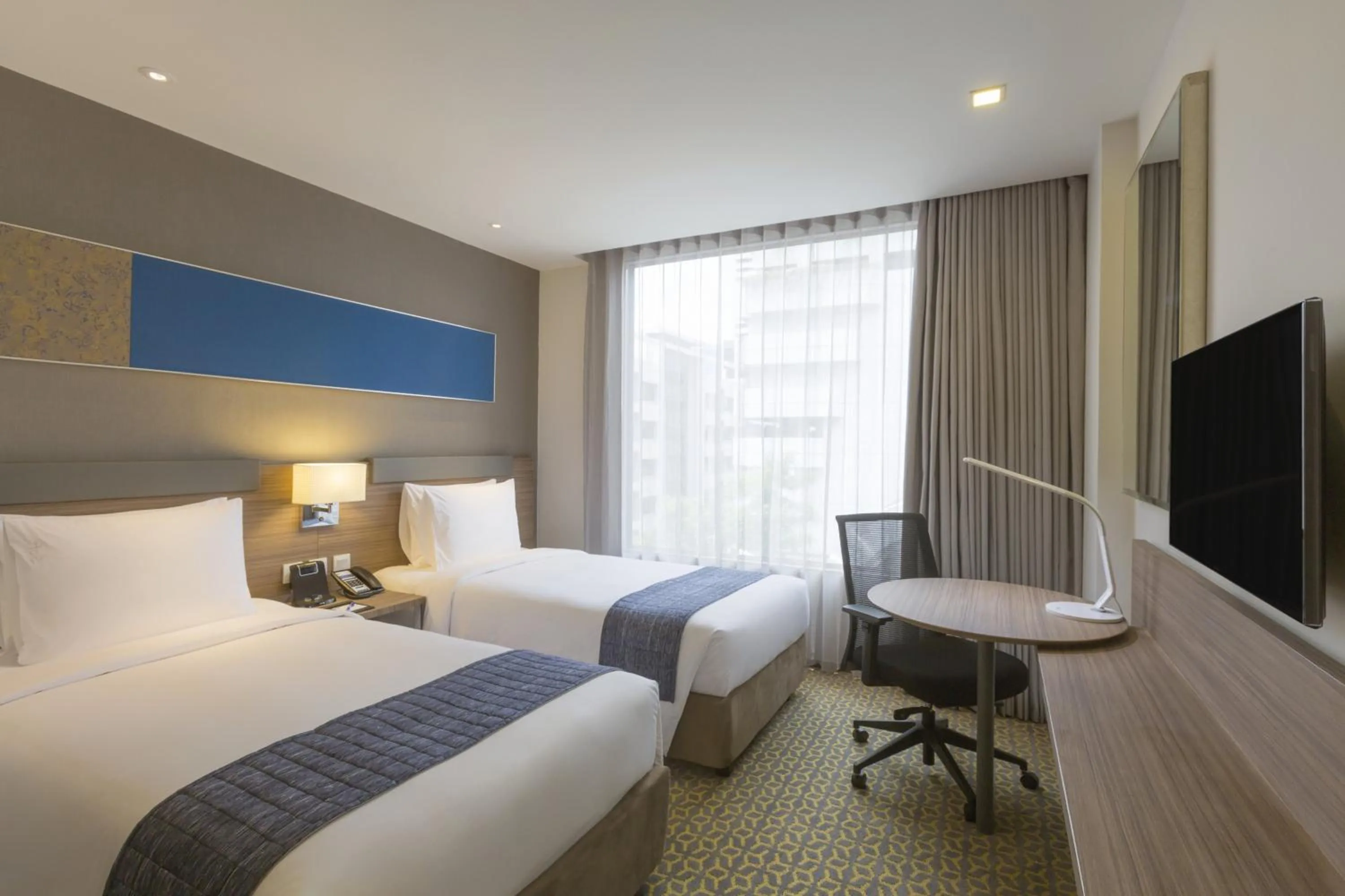 Photo of the whole room, Bed in Holiday Inn Express Bangkok Sathorn by IHG