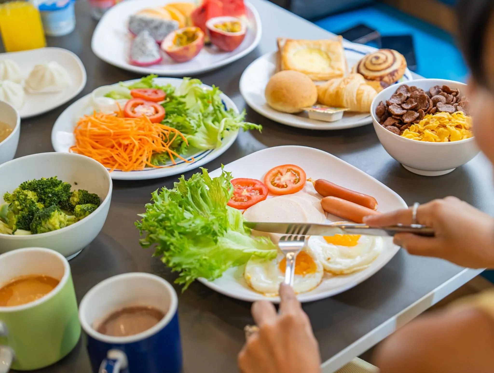 Restaurant/places to eat in Holiday Inn Express Bangkok Sathorn by IHG