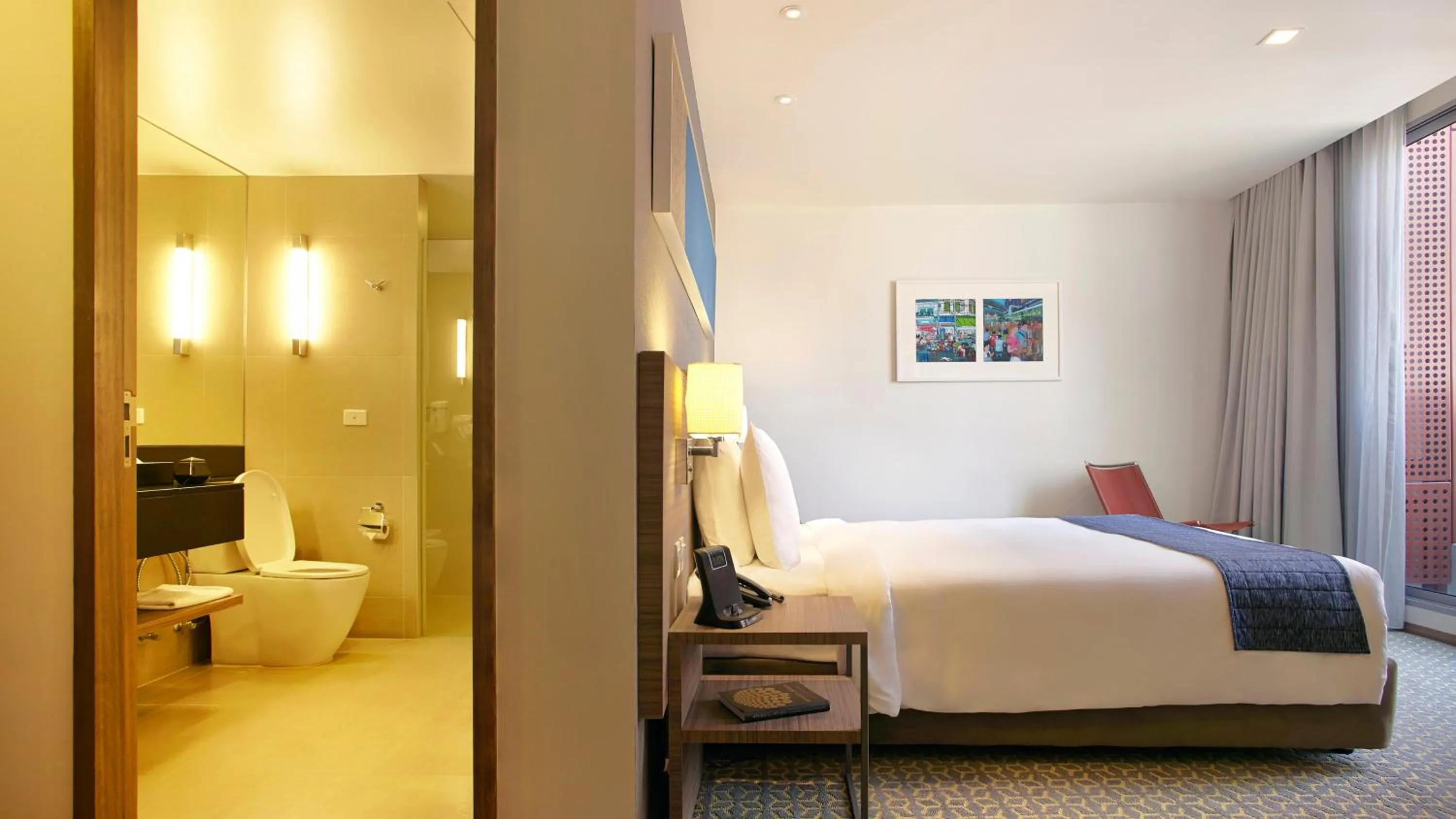 Photo of the whole room, Bed in Holiday Inn Express Bangkok Sathorn by IHG