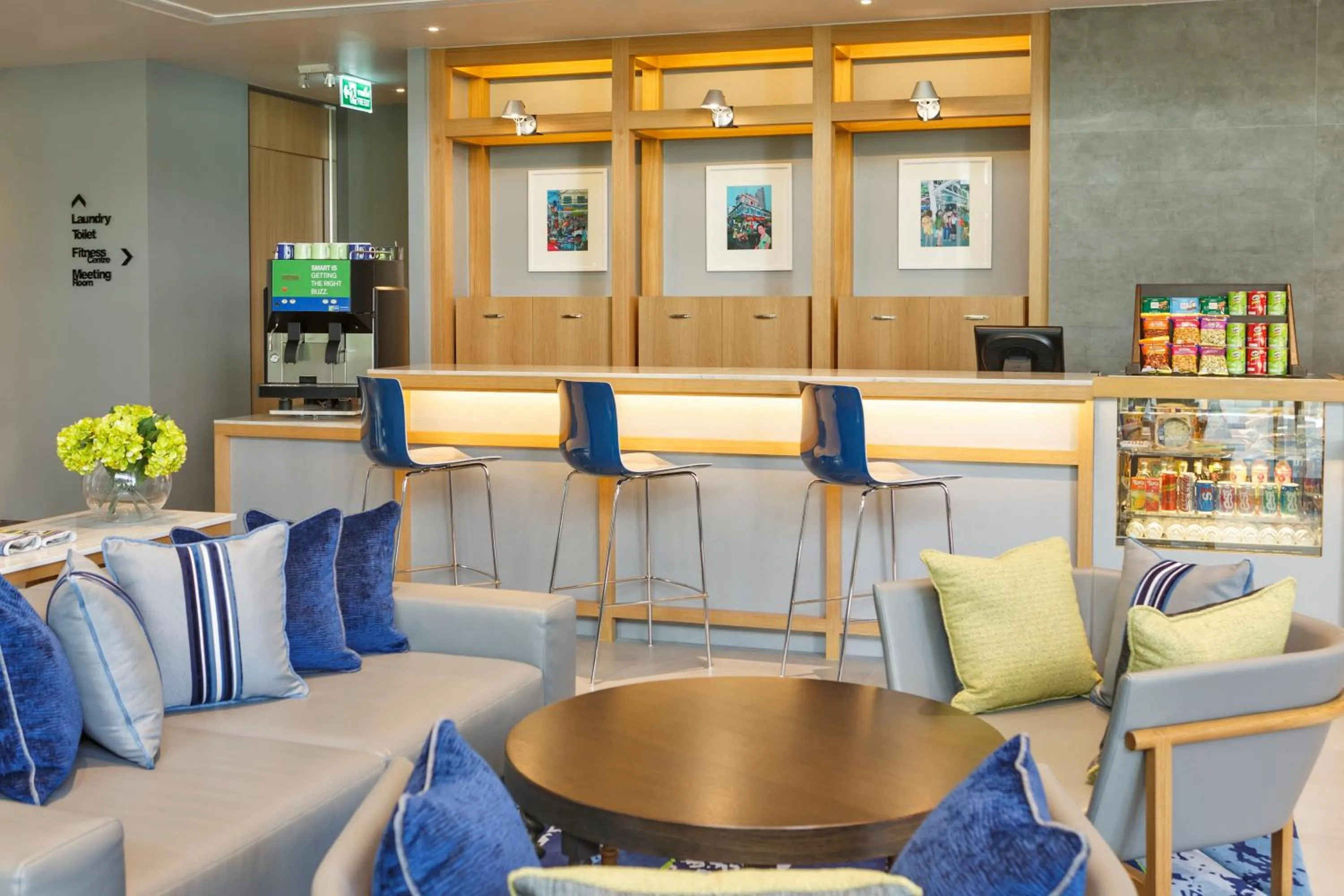 Lounge or bar in Holiday Inn Express Bangkok Sathorn by IHG