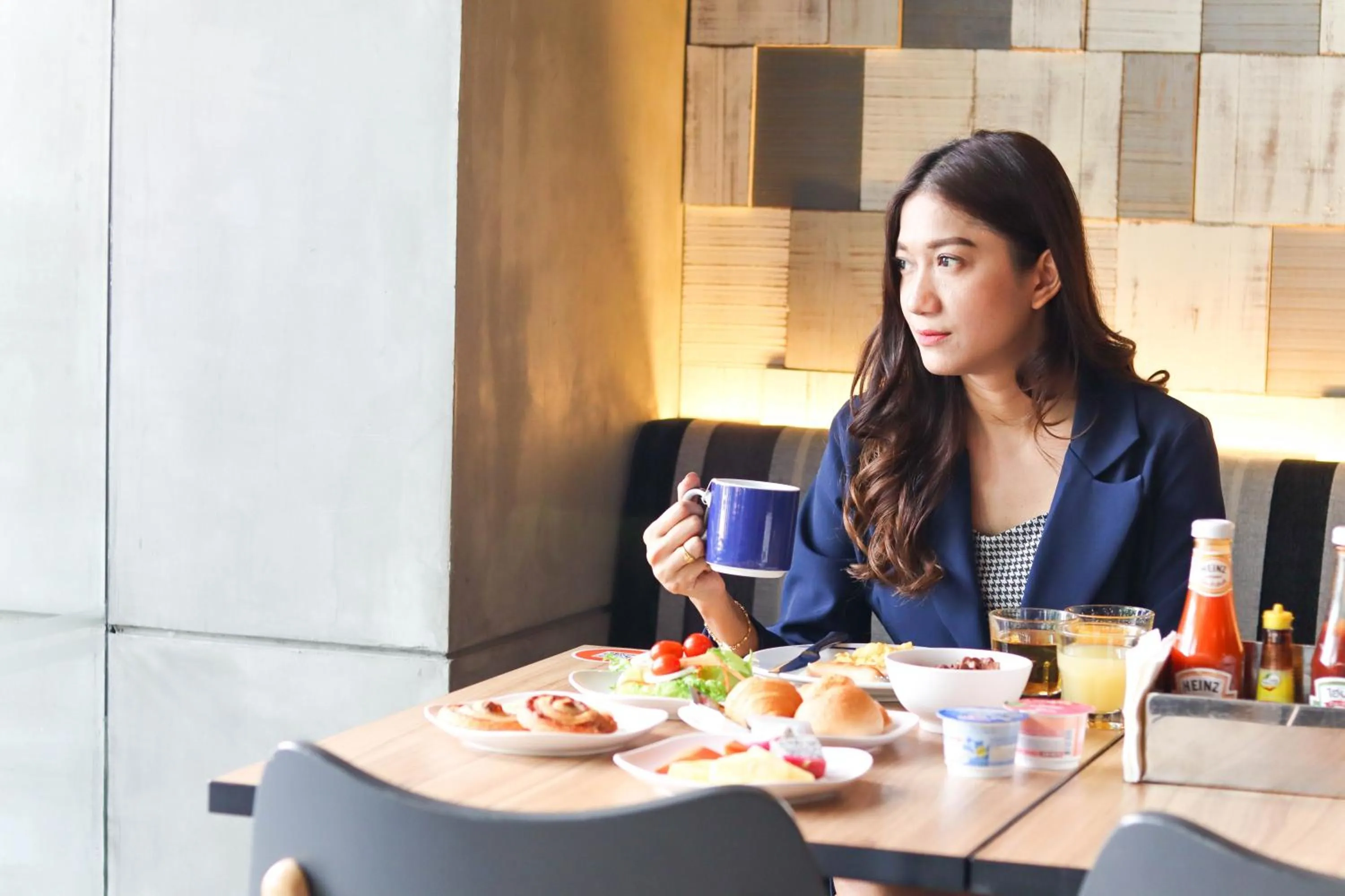 Restaurant/places to eat in Holiday Inn Express Bangkok Sathorn by IHG