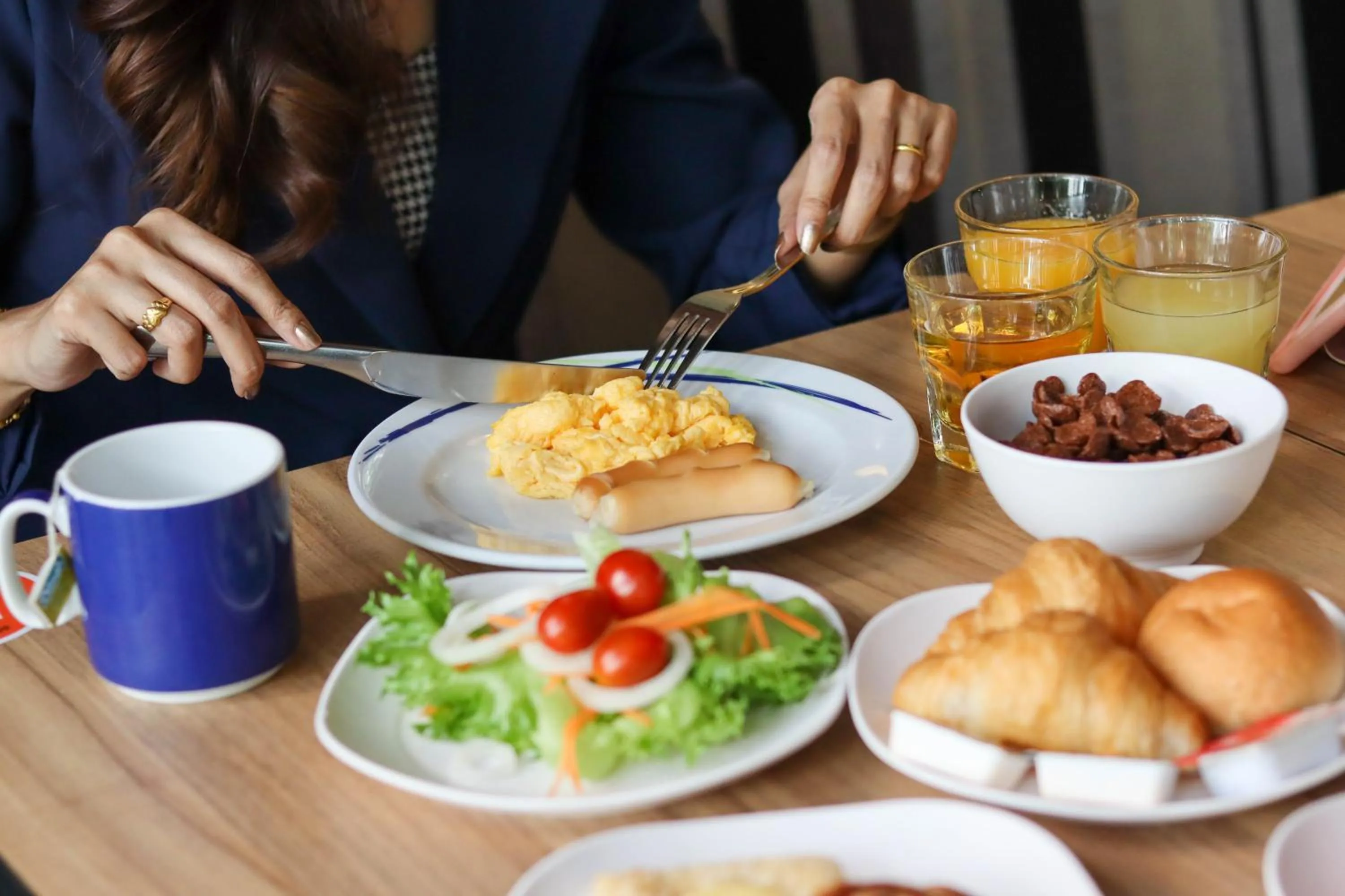 Restaurant/places to eat in Holiday Inn Express Bangkok Sathorn by IHG