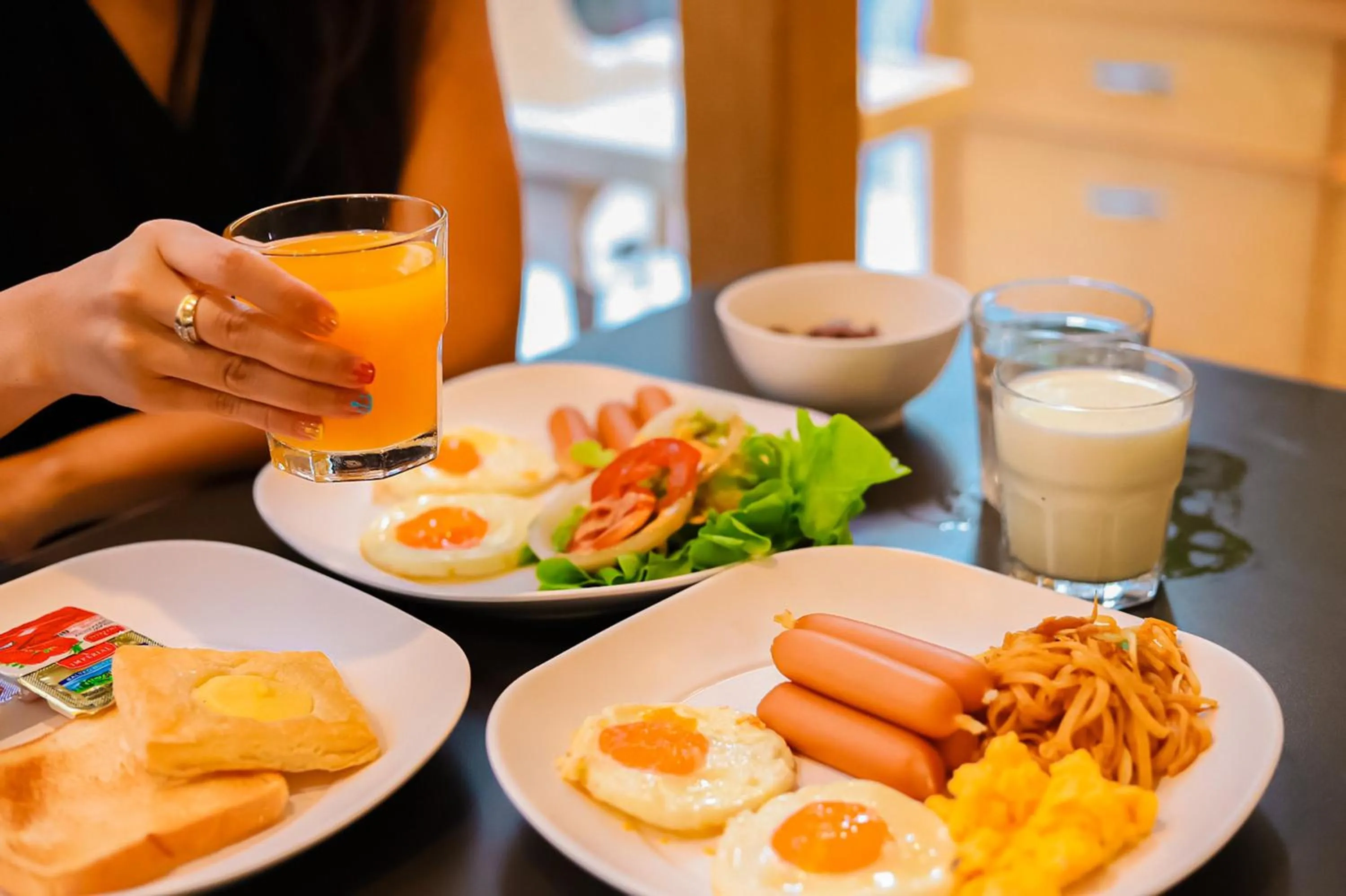 Restaurant/places to eat in Holiday Inn Express Bangkok Sathorn by IHG