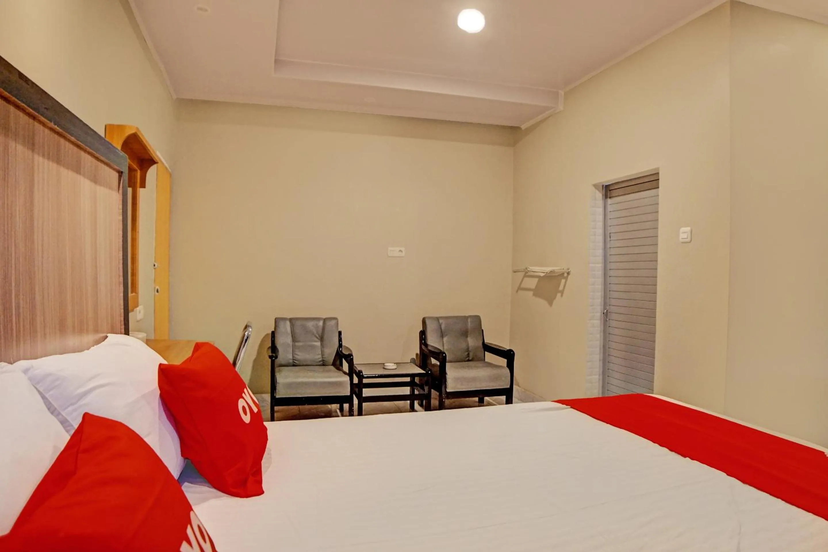 Bedroom in OYO 92579 Hotel Mutiara