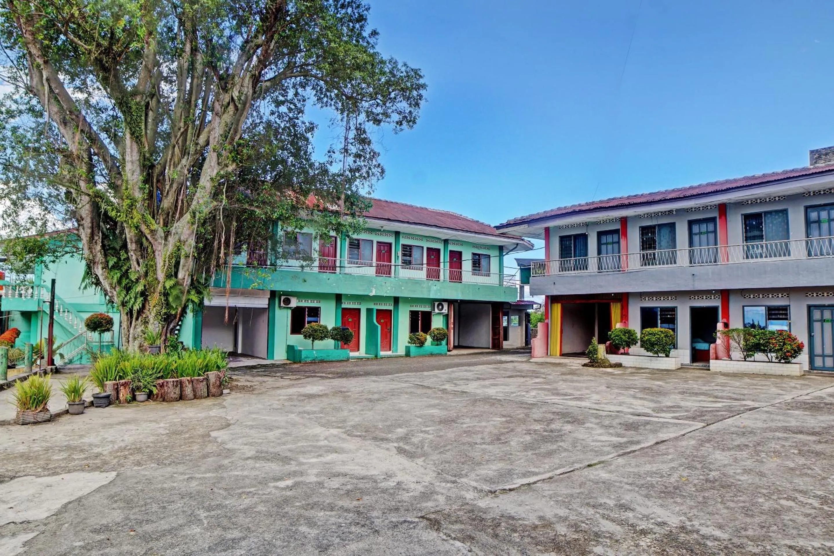 Facade/entrance in OYO 92579 Hotel Mutiara