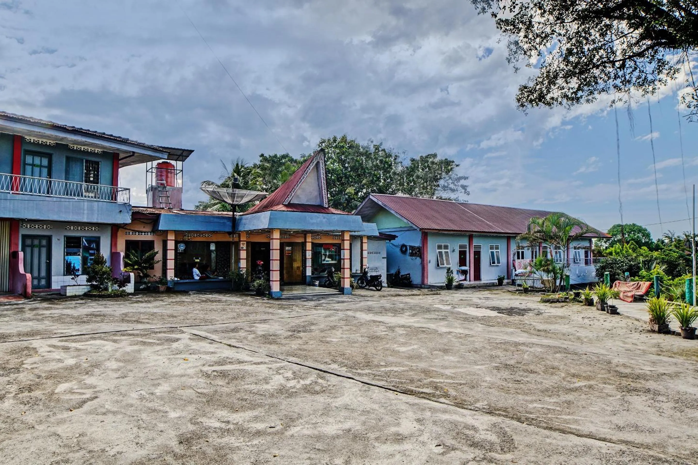 Facade/entrance in OYO 92579 Hotel Mutiara