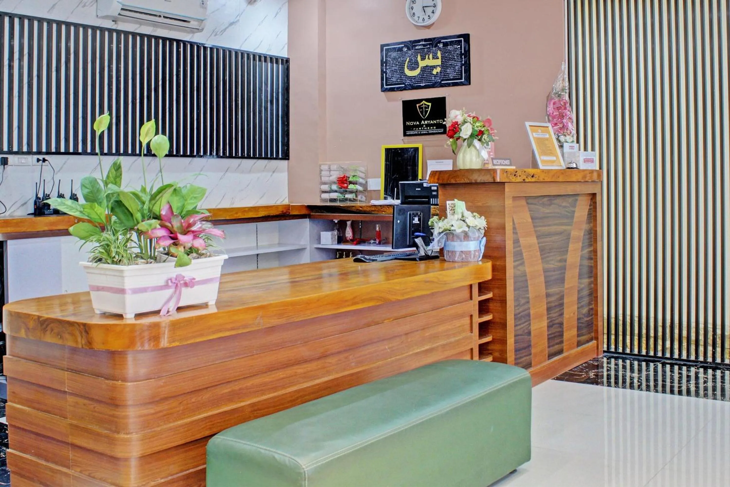Lobby or reception in Capital O 92583 Raja Soeta Hostel Syariah
