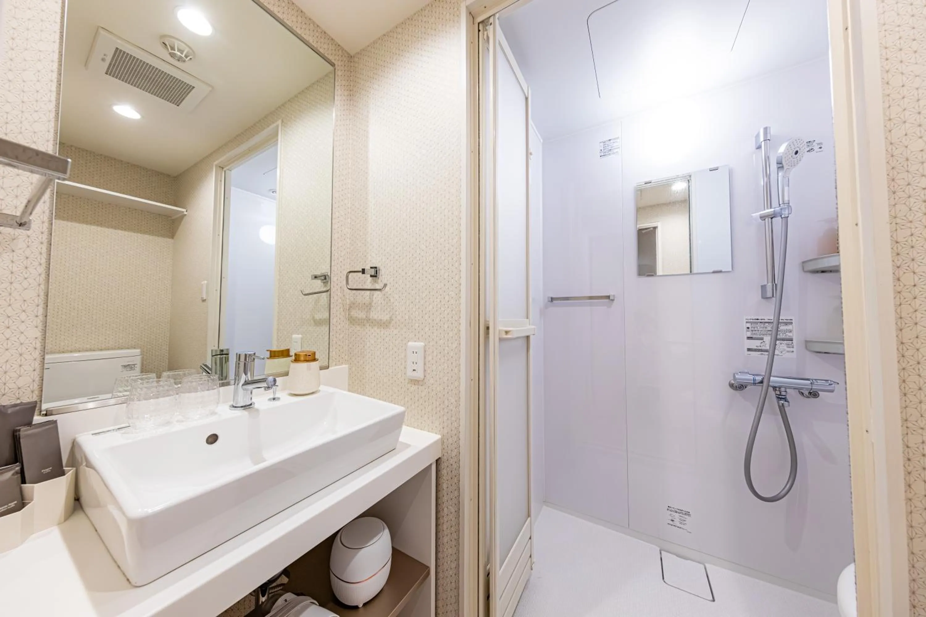 Shower in Inn The Omotesando