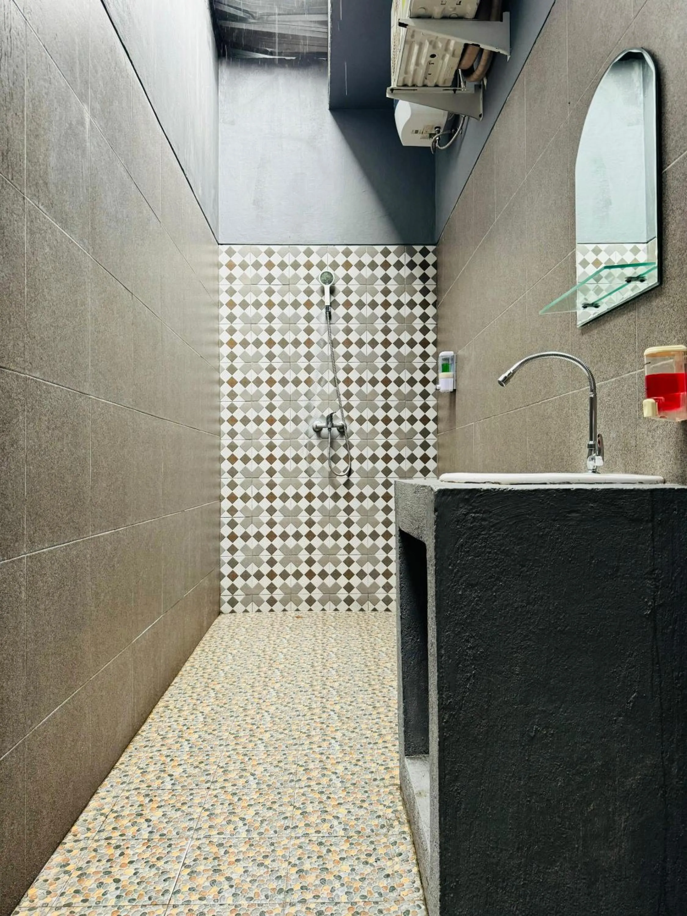 Shower in Biya Lumba