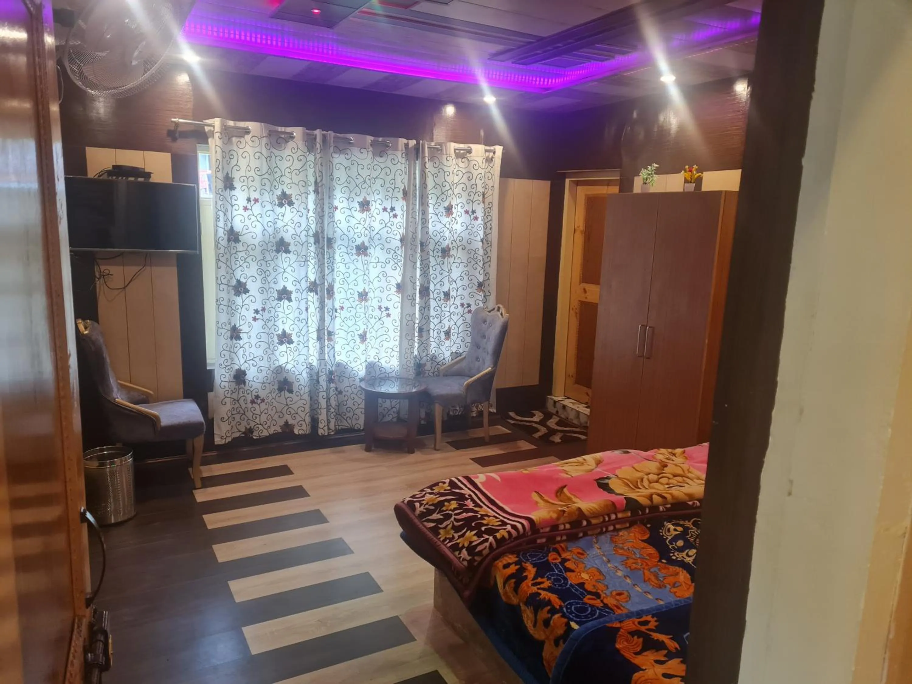 Bed in Hotel Intermountain Sonamarg