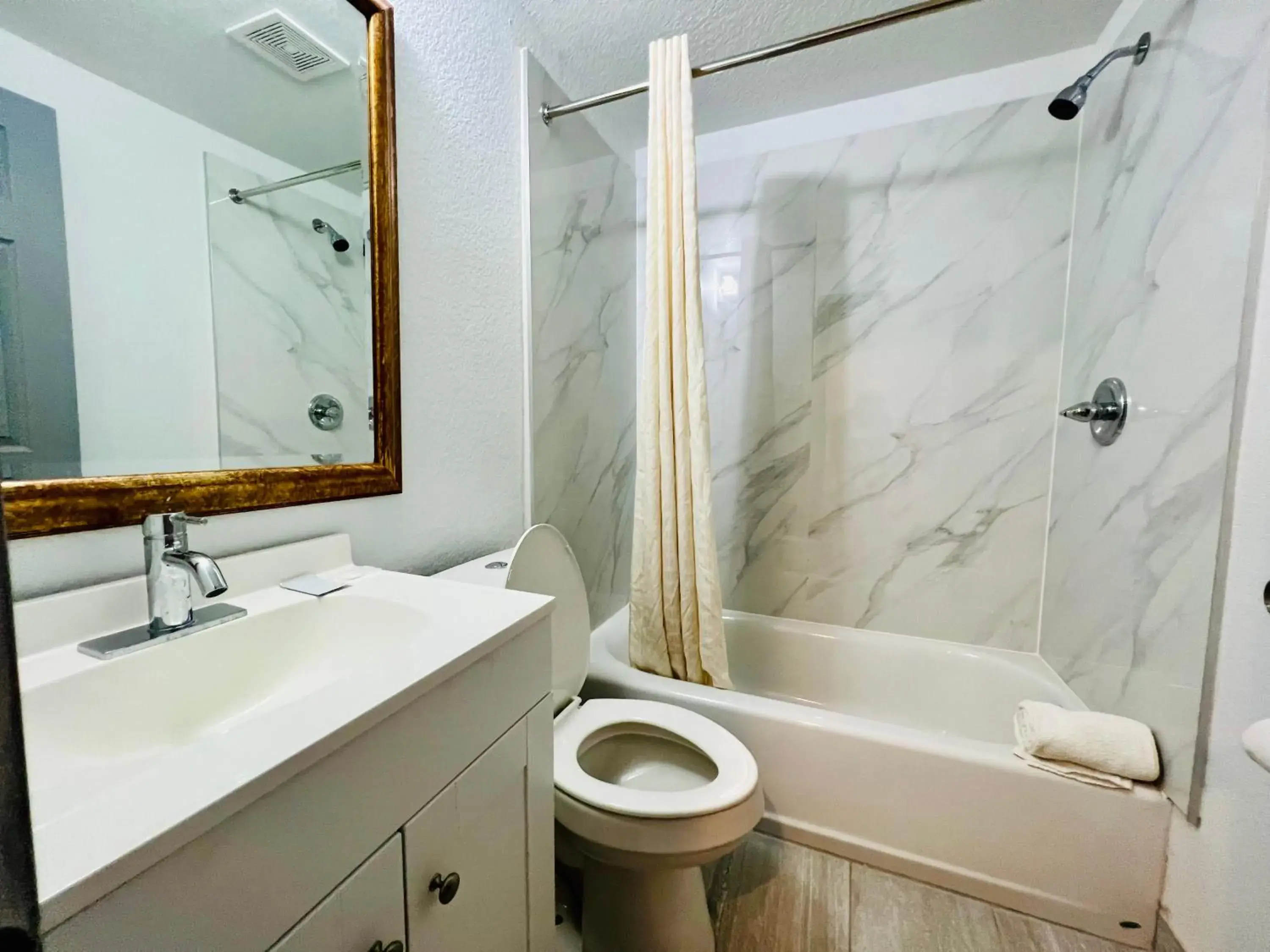 Double Room in EXPRESS INN HOTEL DAYTON Double Room in EXPRESS INN HOTEL DAYTON