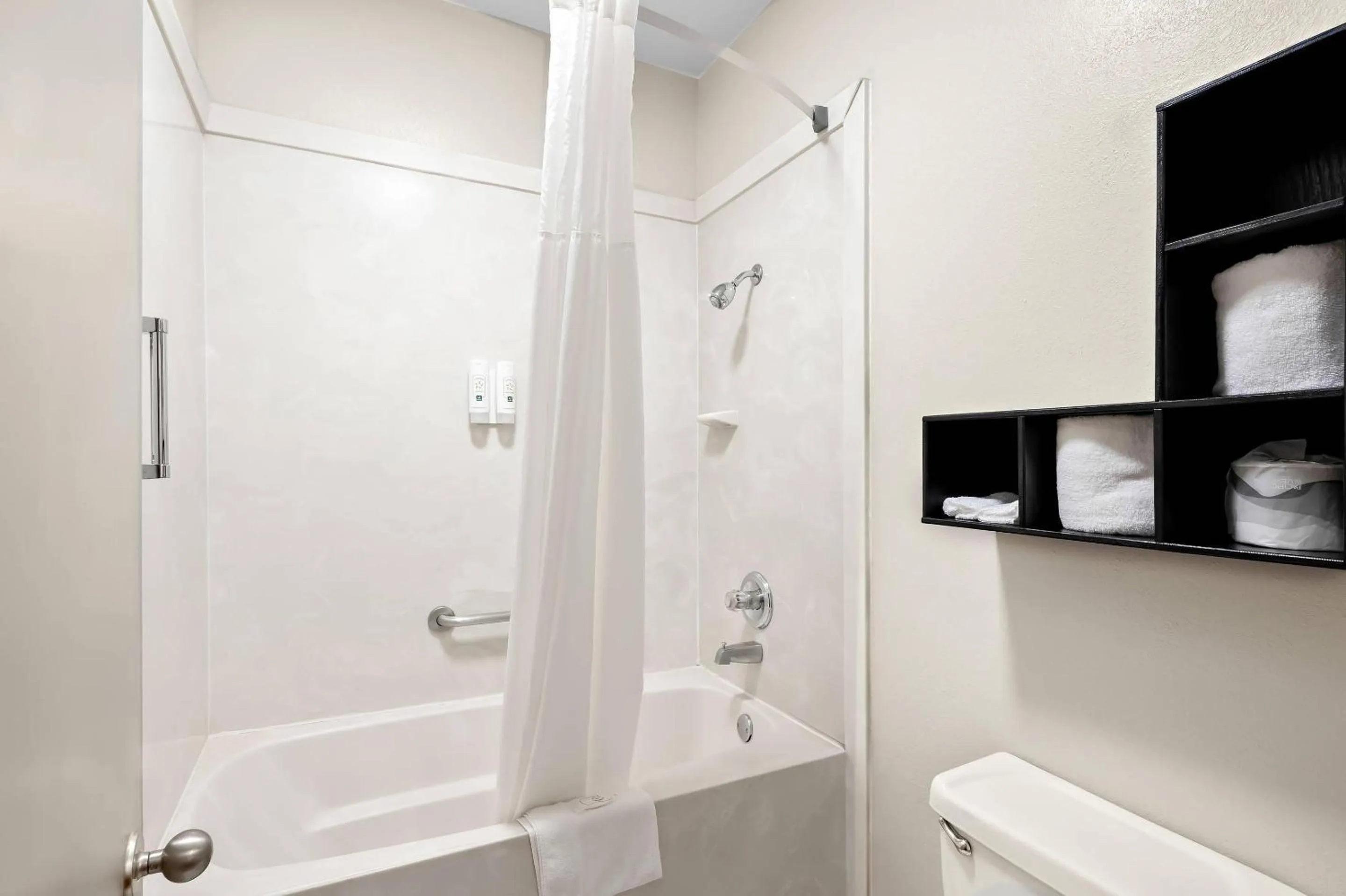 Bedroom in Quality Inn & Suites Monticello