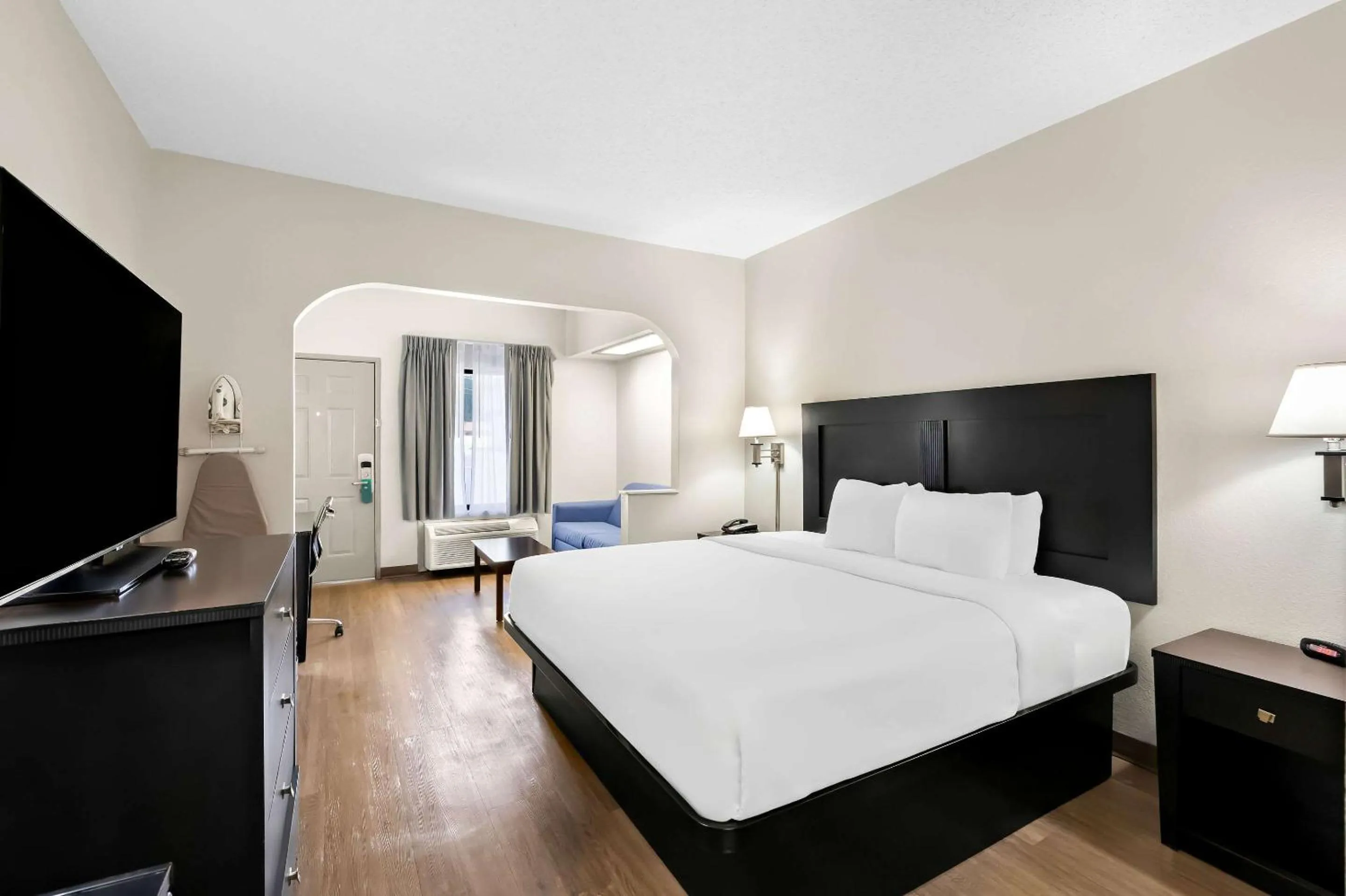 Bedroom, Bed in Quality Inn & Suites Monticello