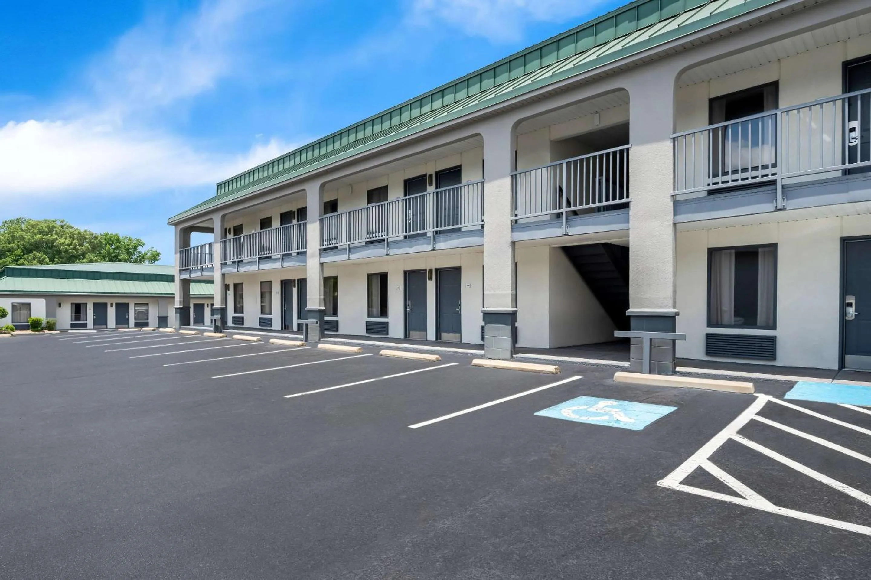 Property building in Quality Inn & Suites Monticello