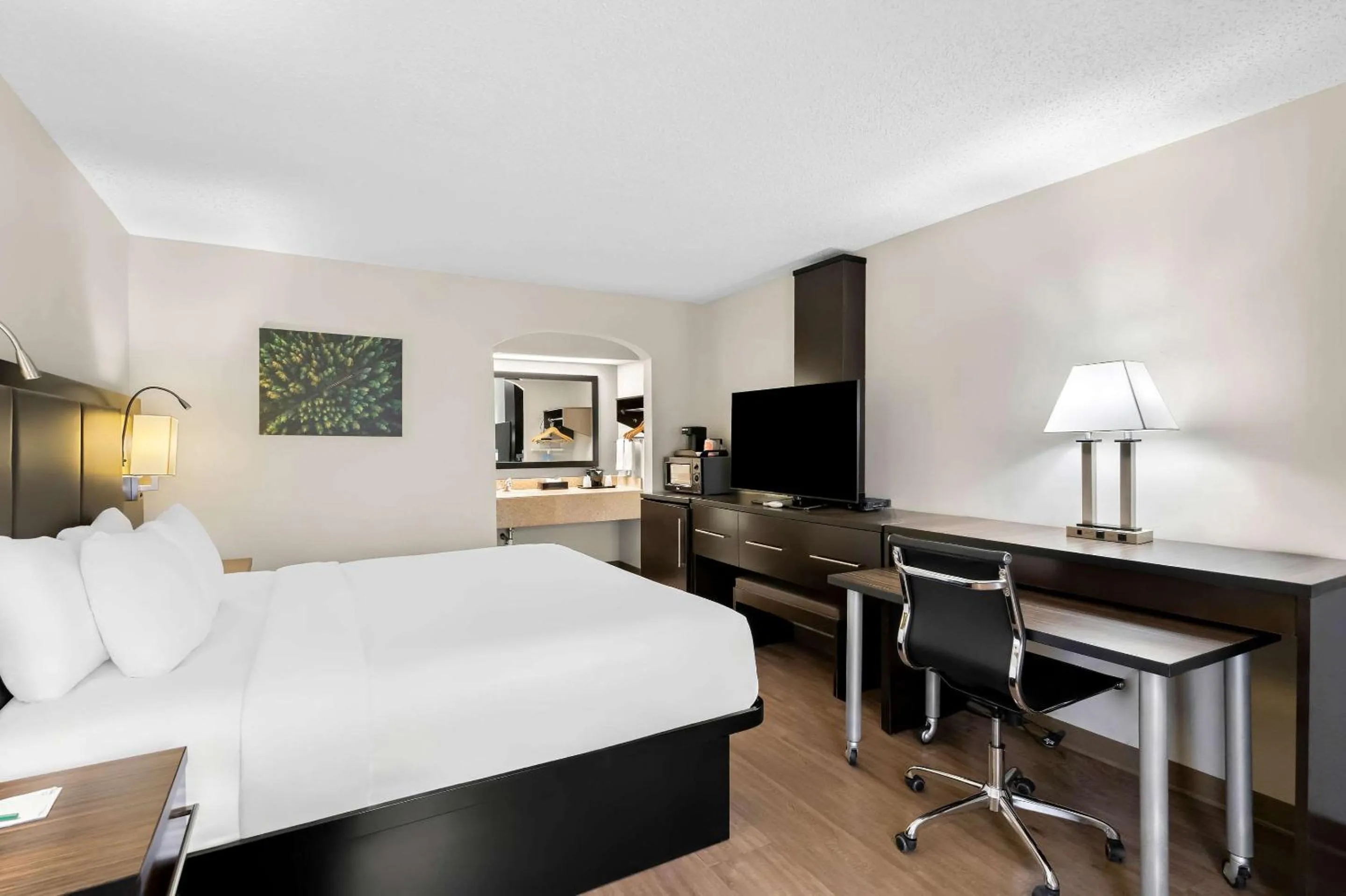 Bedroom, Bed in Quality Inn & Suites Monticello