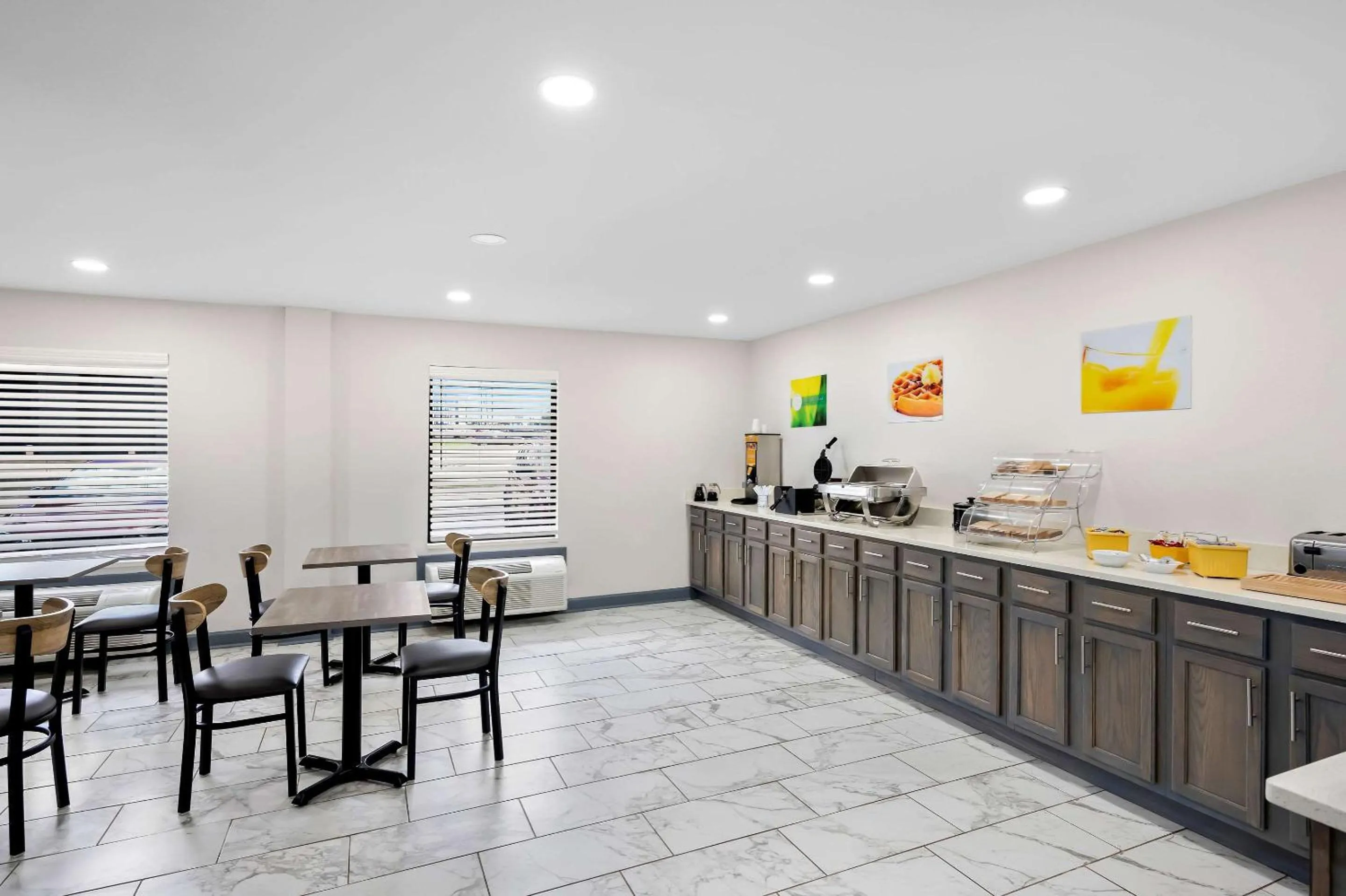 Breakfast in Quality Inn & Suites Monticello