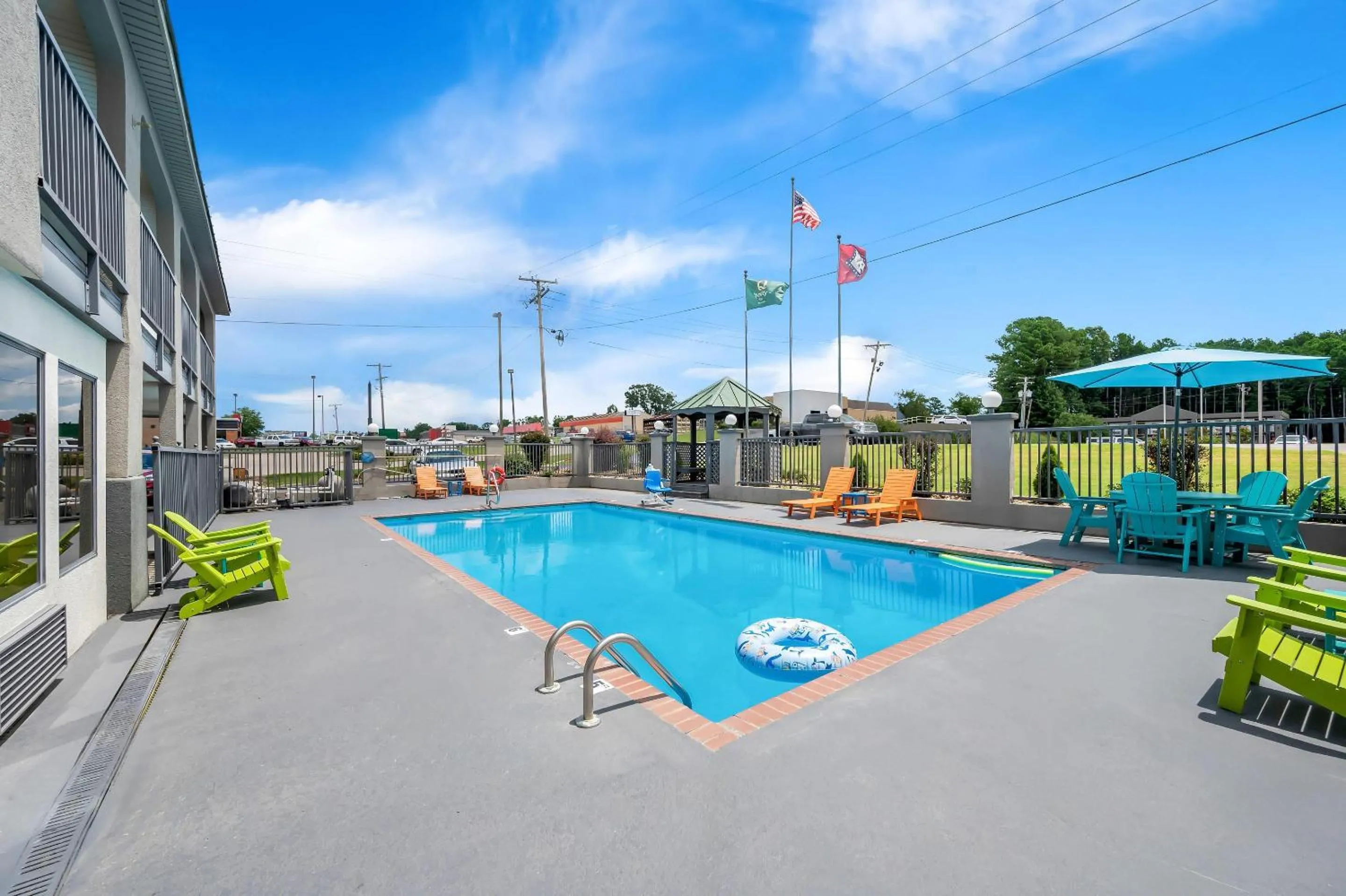 Swimming pool in Quality Inn & Suites Monticello