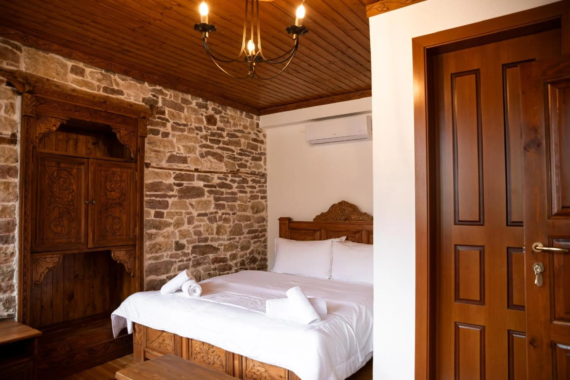 Bed in Hotel Sarajet 1821