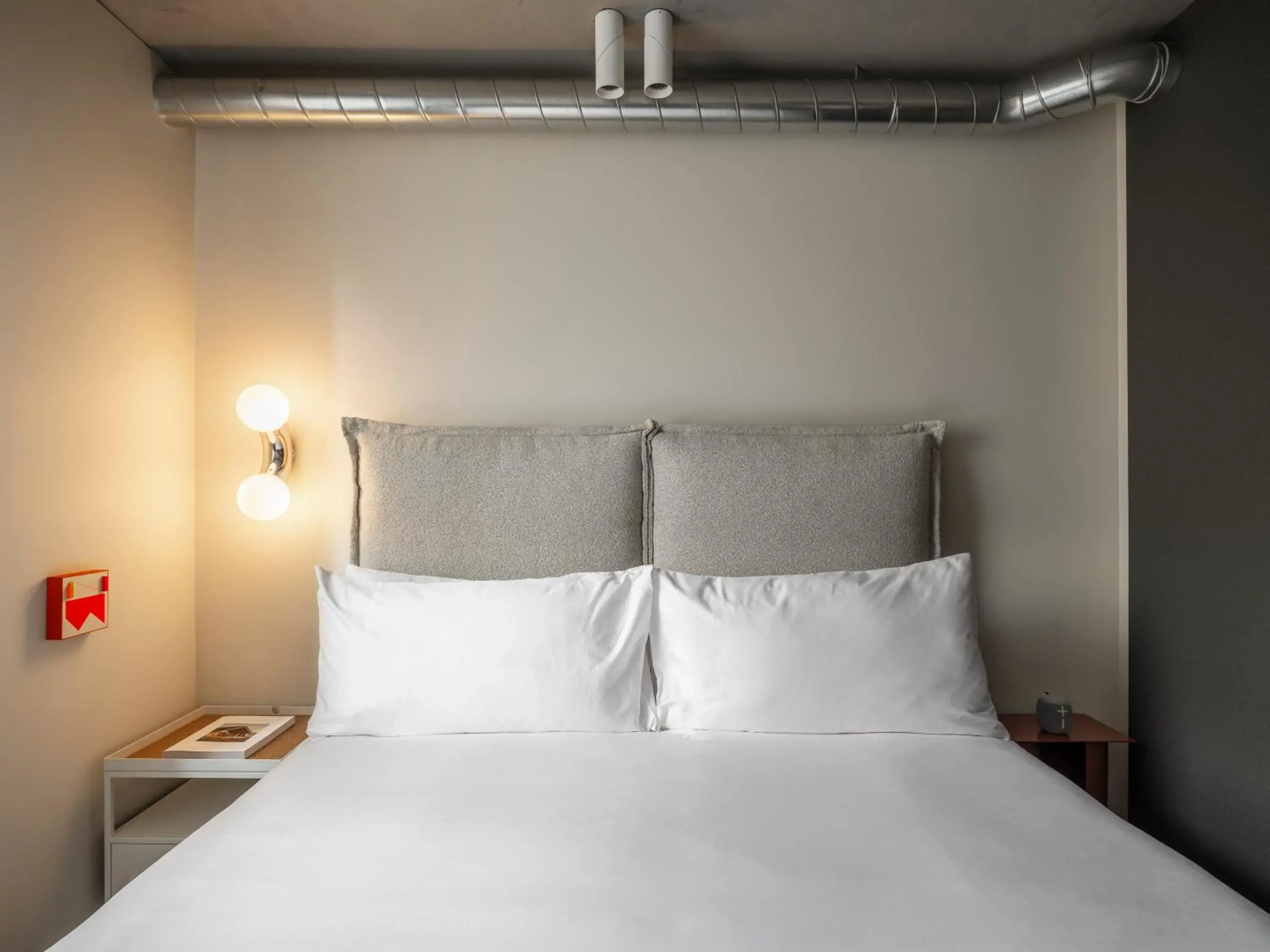 Cozy King in The StandardX, Melbourne Cozy King in The StandardX, Melbourne