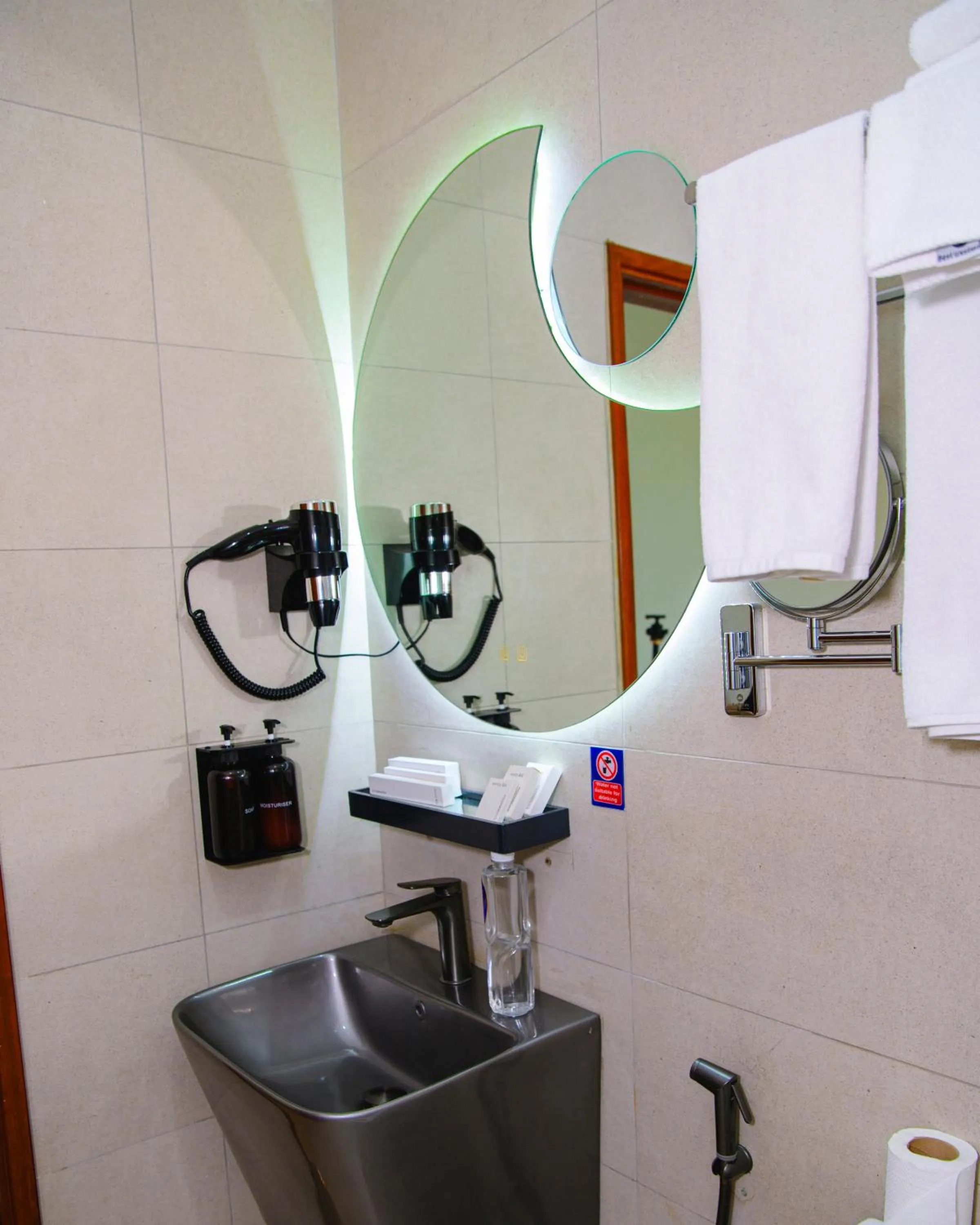 Toilet in Best Western Dodoma City Hotel