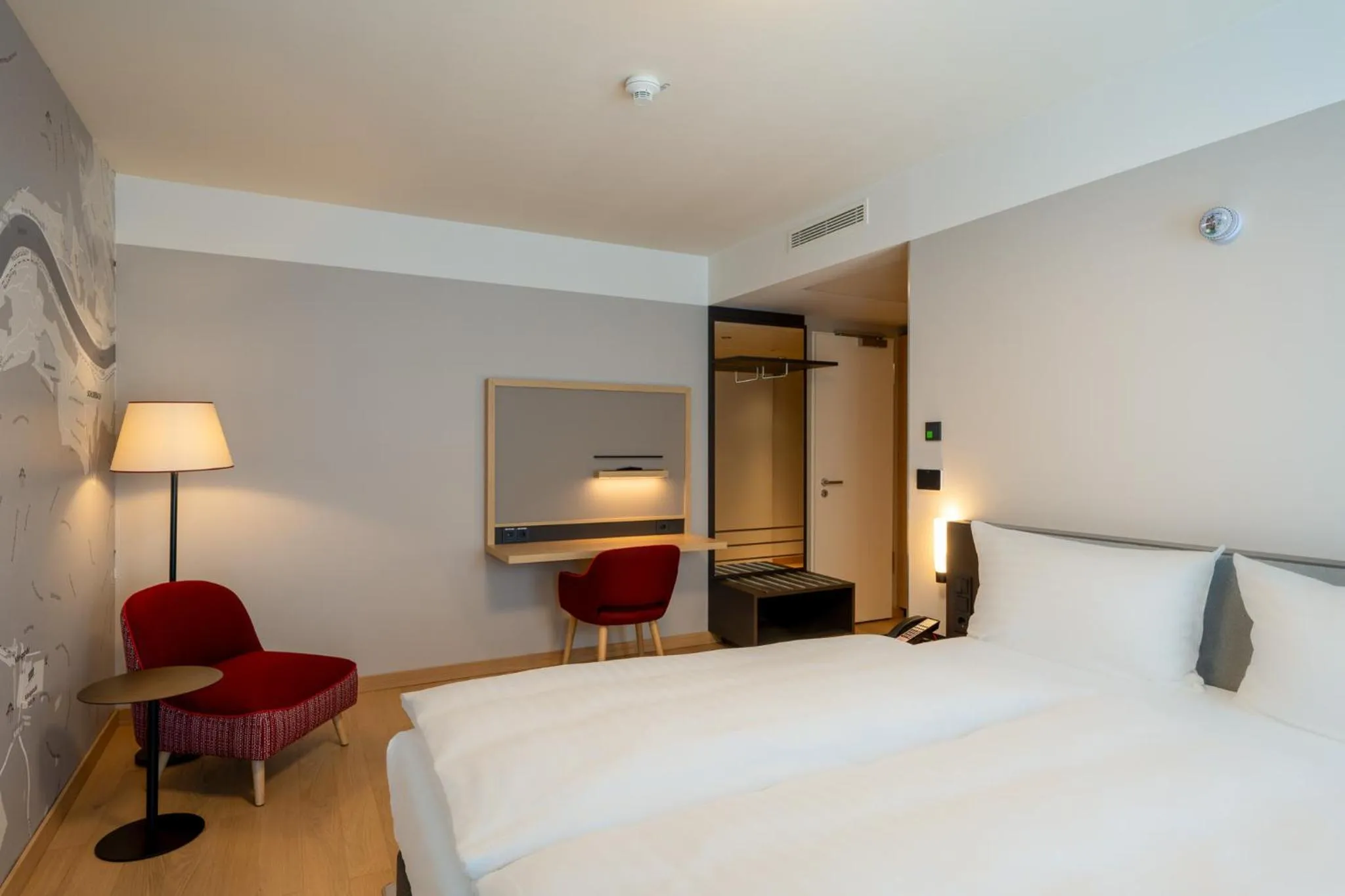 Business Queen Room - Disability Access in IntercityHotel Heidelberg